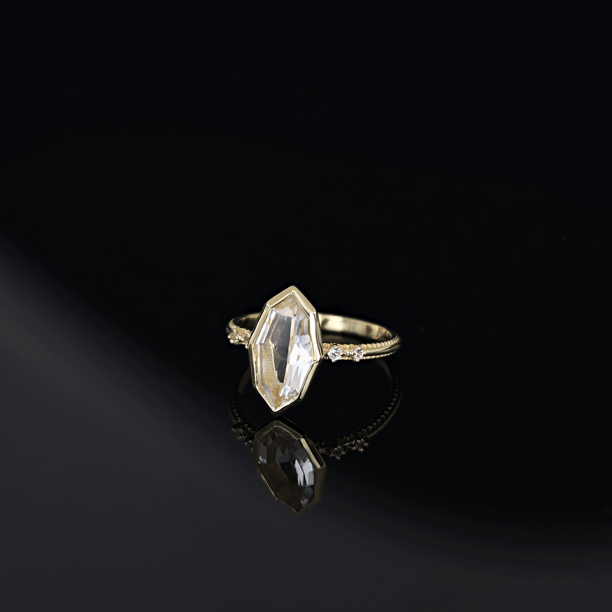 BEATTI Ring 04 _ Gemstone Ring 04 _ Gemstone Ring