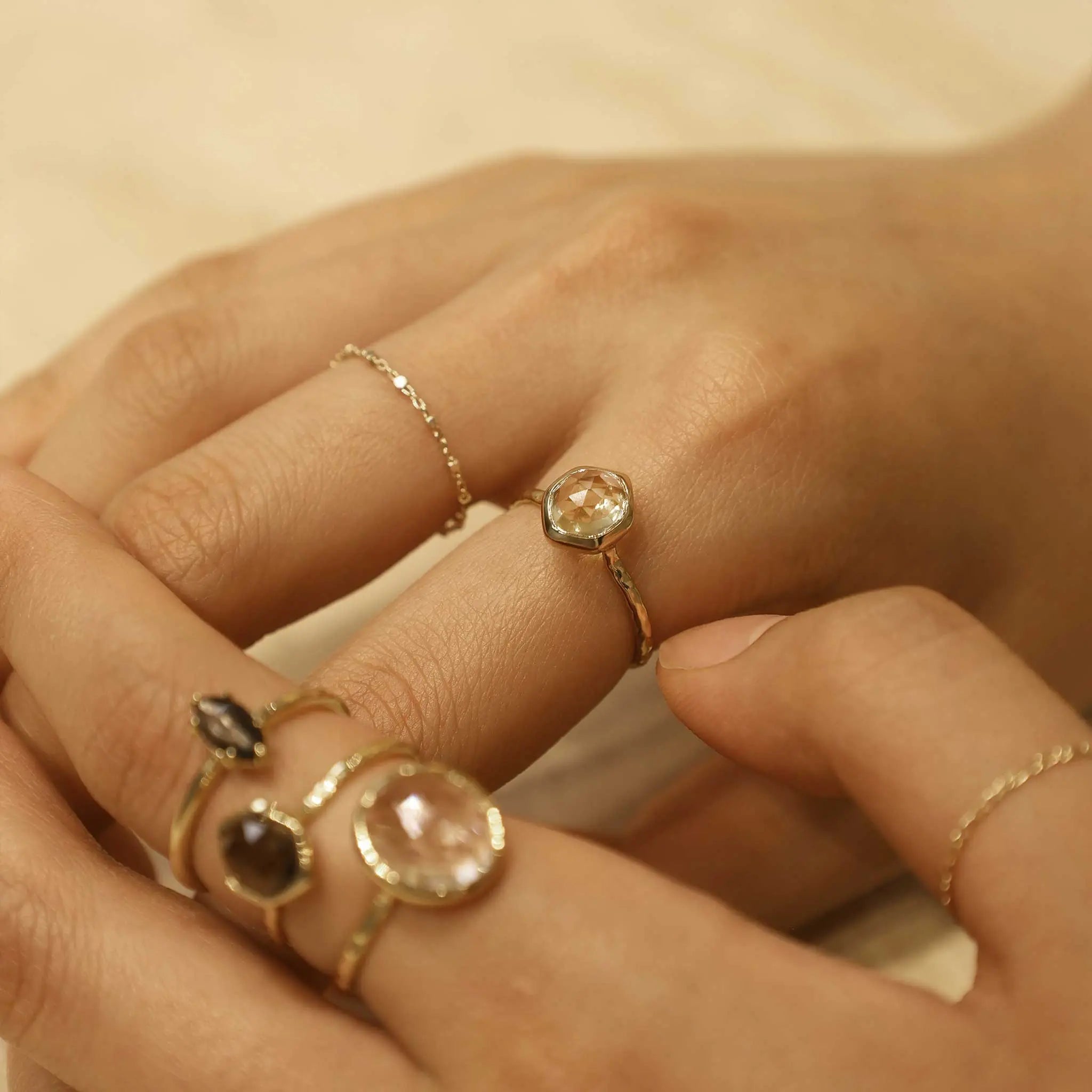 BEATTI Ring 03 _ Gemstone Ring 03 _ Gemstone Ring