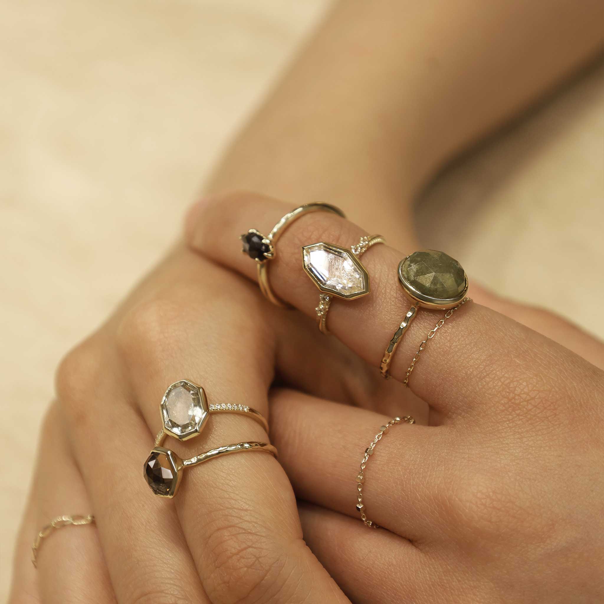 BEATTI Ring 04 _ Gemstone Ring 04 _ Gemstone Ring