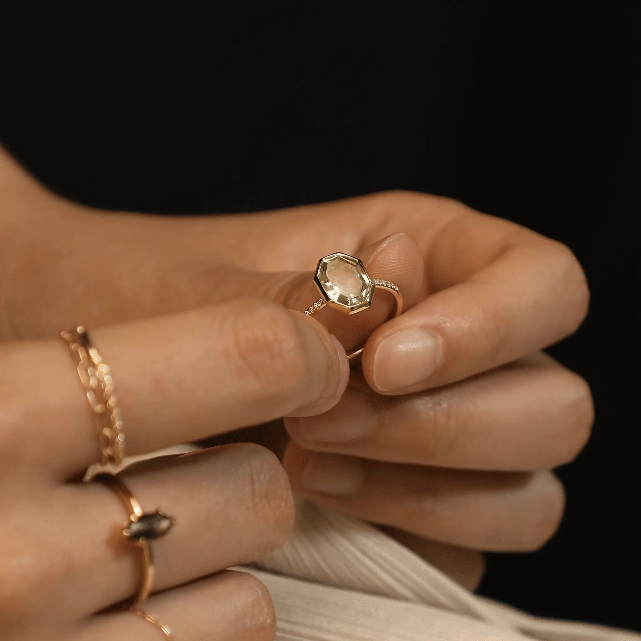 BEATTI Ring 05 _ Gemstone Ring 05 _ Gemstone Ring