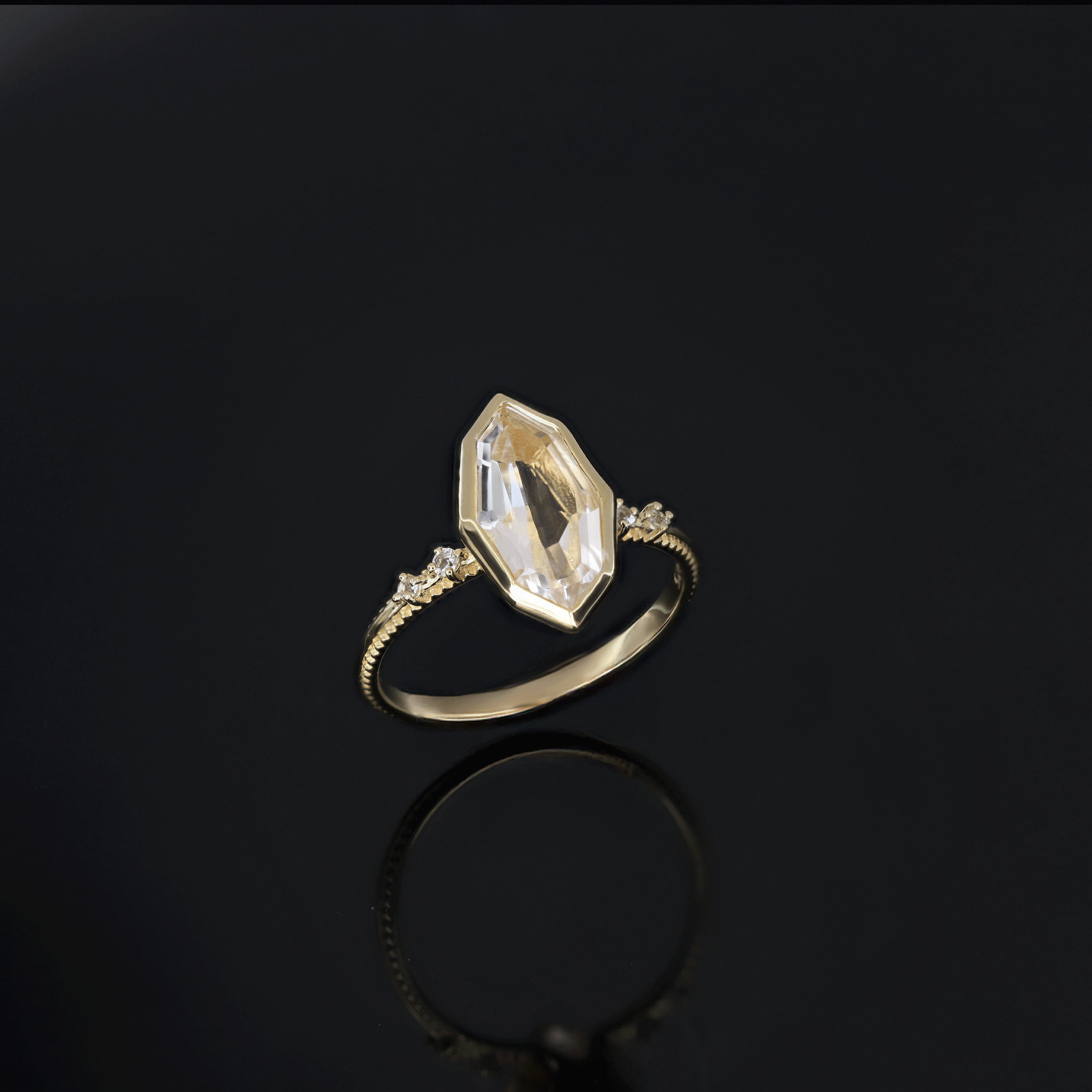 BEATTI Ring 04 _ Gemstone Ring 04 _ Gemstone Ring