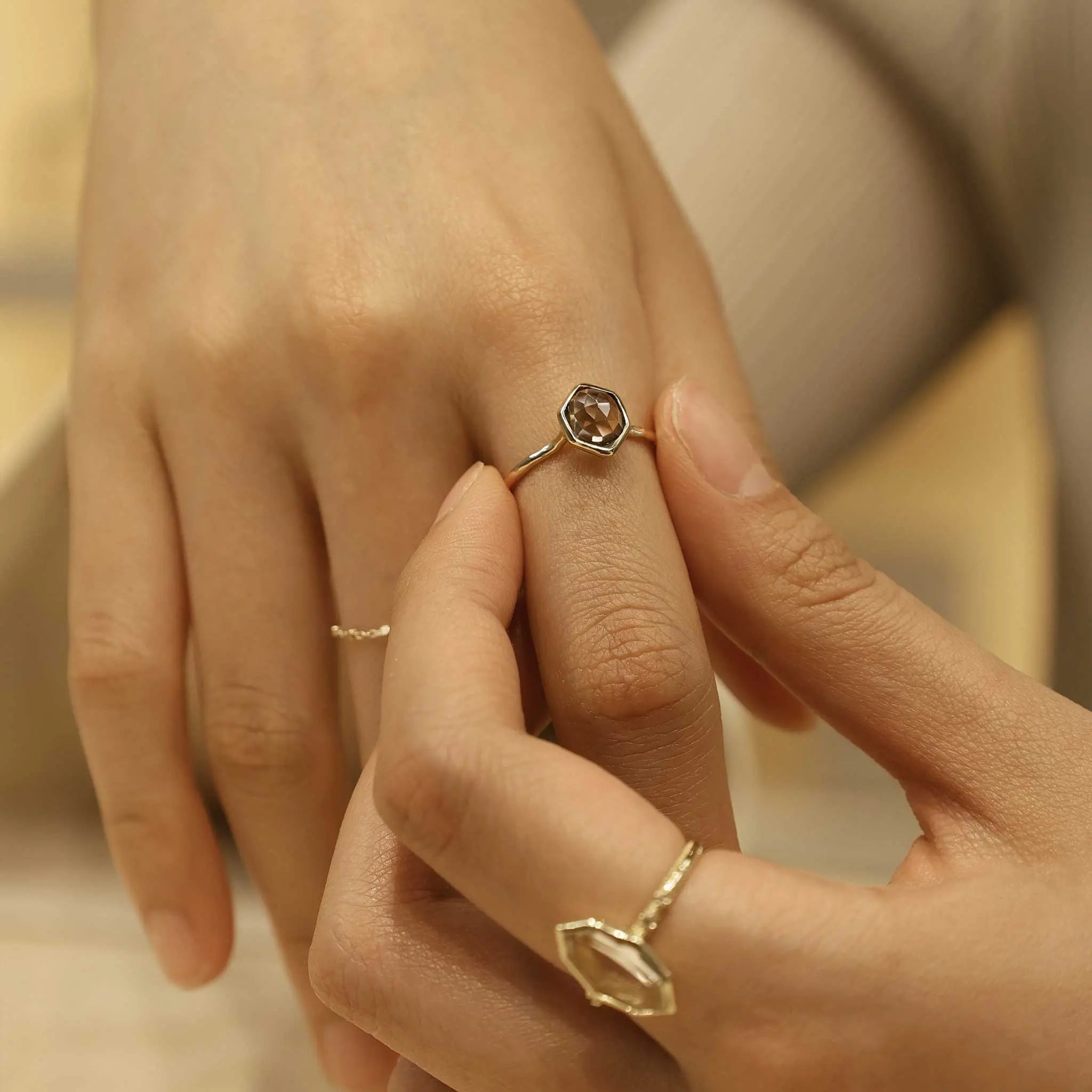 BEATTI Ring 03 _ Gemstone Ring 03 _ Gemstone Ring