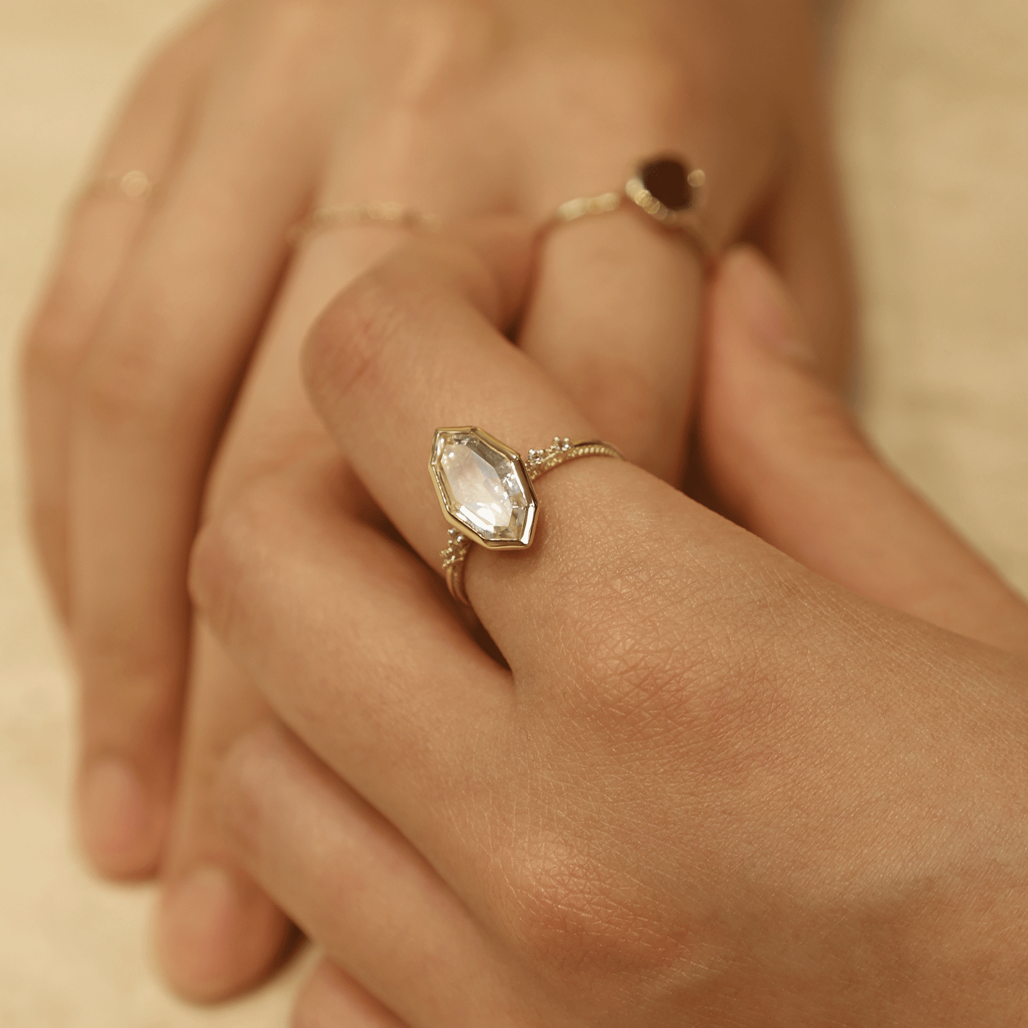 BEATTI Ring 04 _ Gemstone Ring 04 _ Gemstone Ring