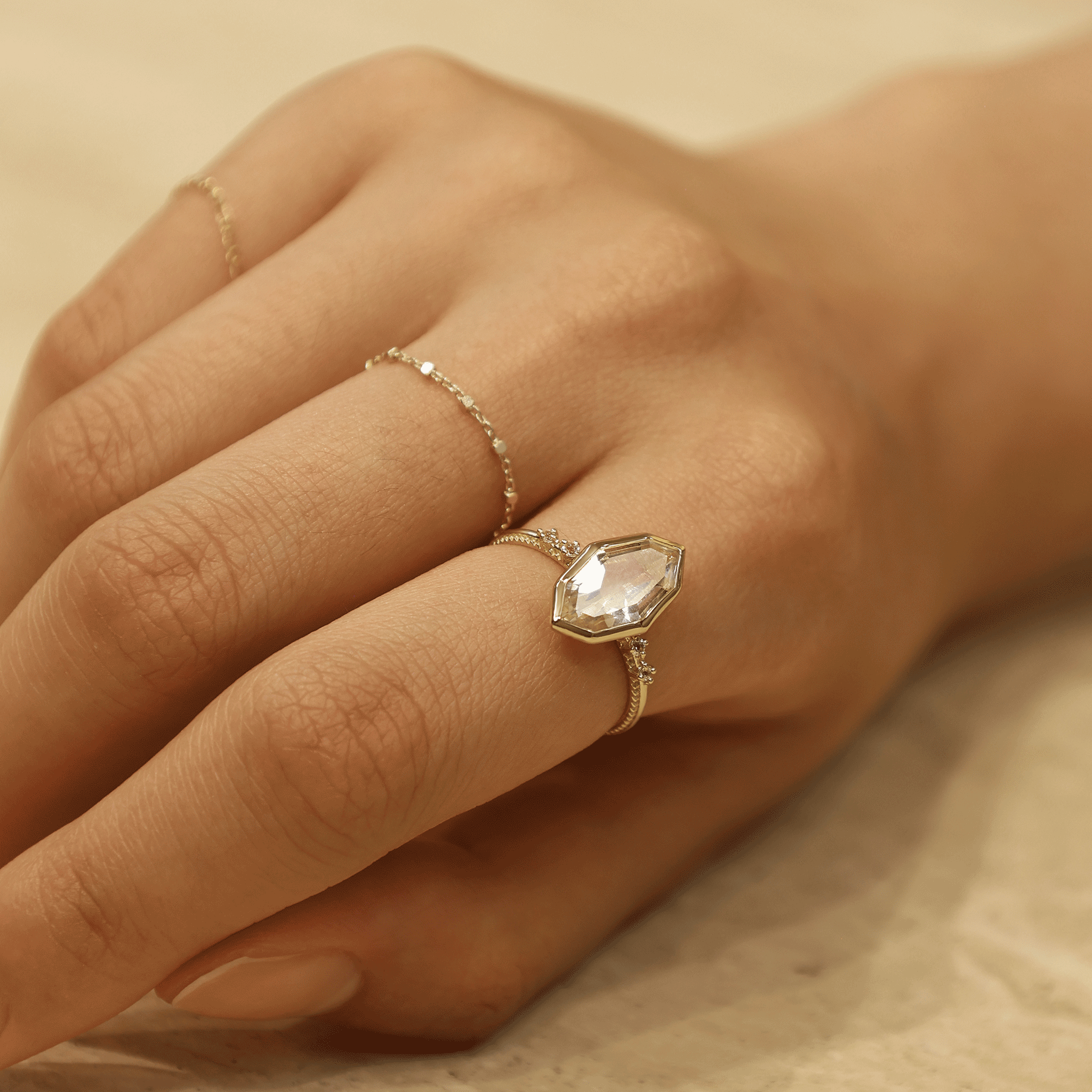 BEATTI Ring 04 _ Gemstone Ring 04 _ Gemstone Ring