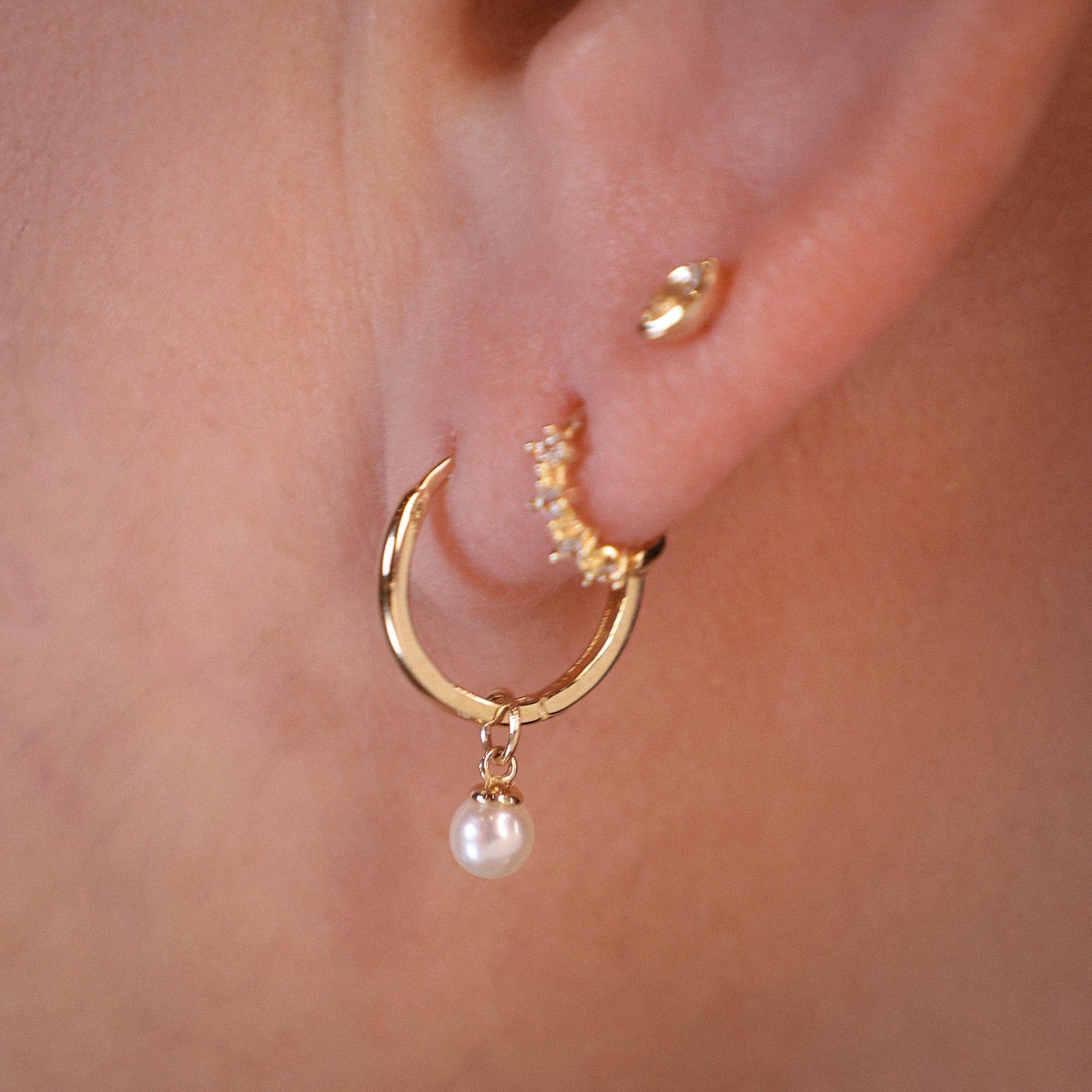 BEATTI Barbell Gold / Pair Slim Pearl Drop Hoops OT49858 Slim Pearl Drop Hoops