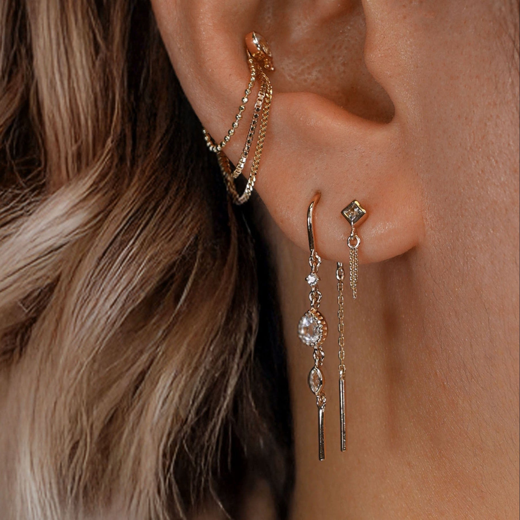 BEATTI Earring Celene • 14K Gold White Topaz Hoop Threaders Celene • 14K Gold White Topaz Hoop Threaders