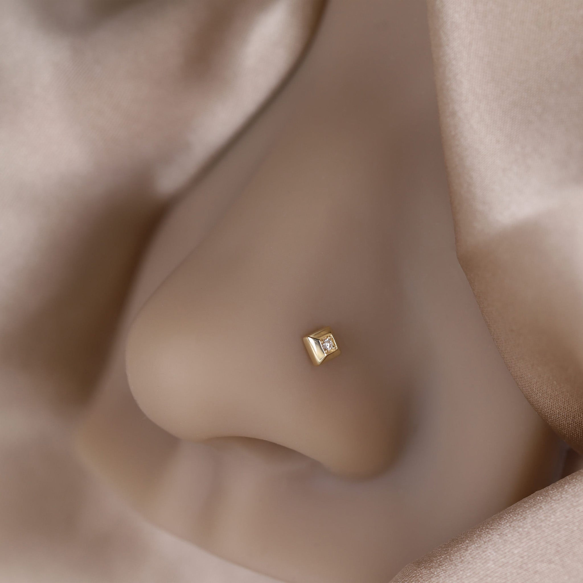 Diamond Pyramid Flat Back Stud