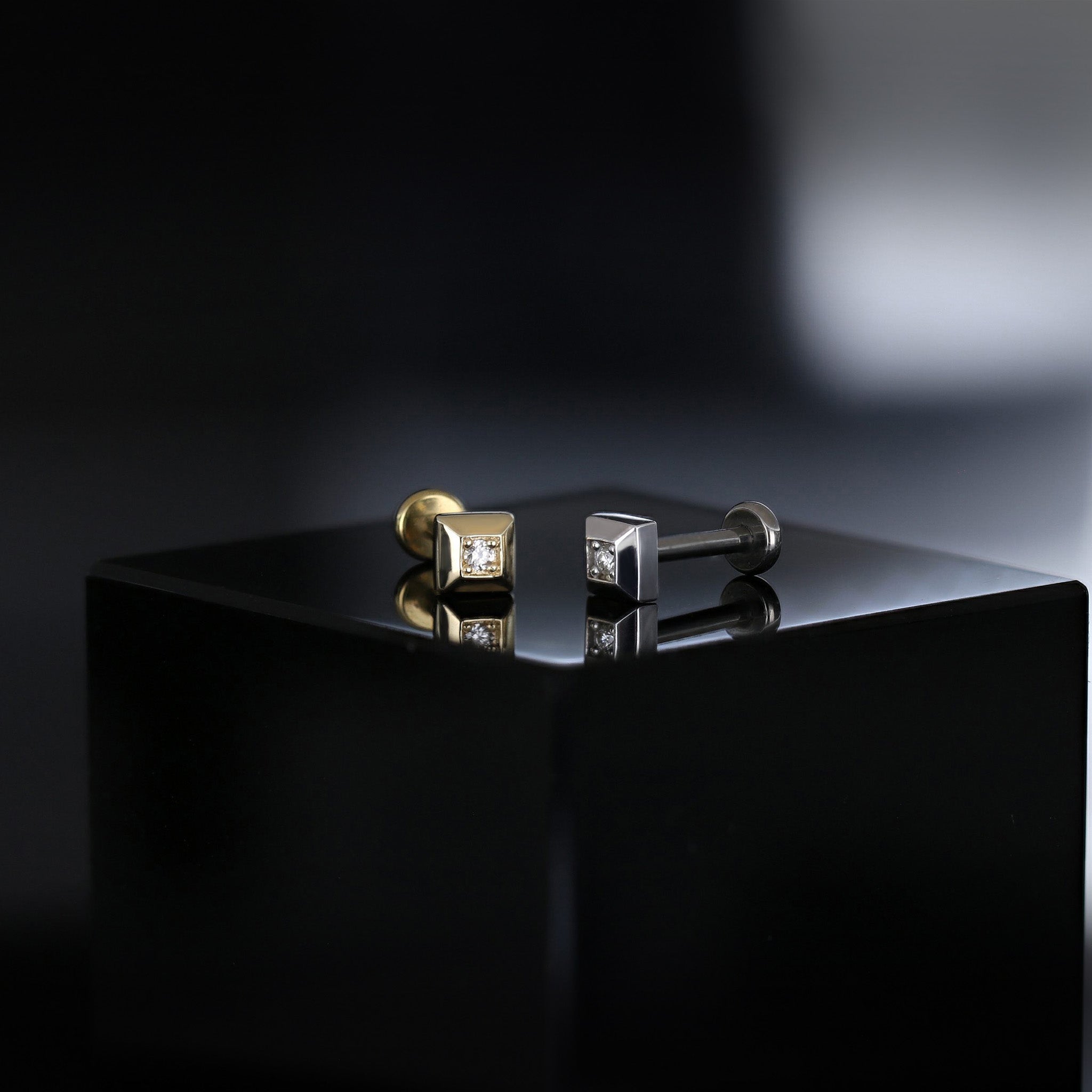 Diamond Pyramid Flat Back Stud