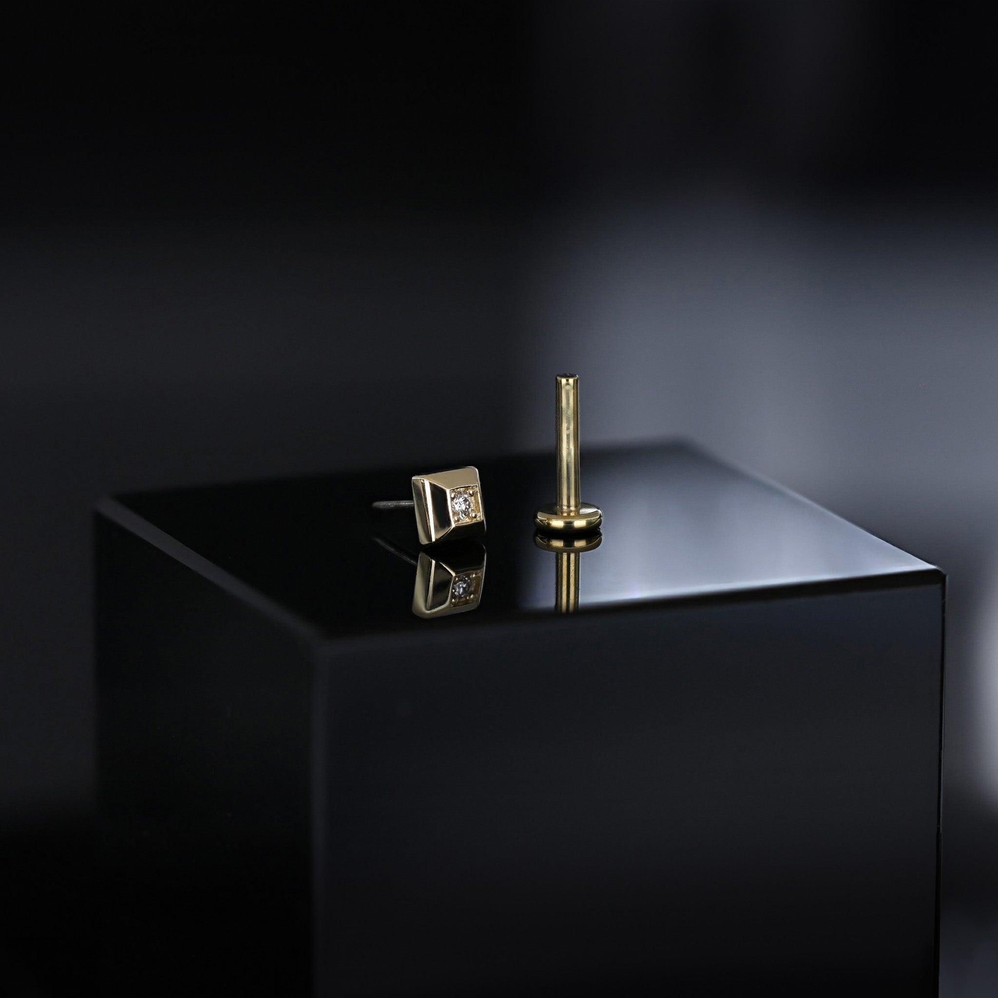 Diamond Pyramid Flat Back Stud