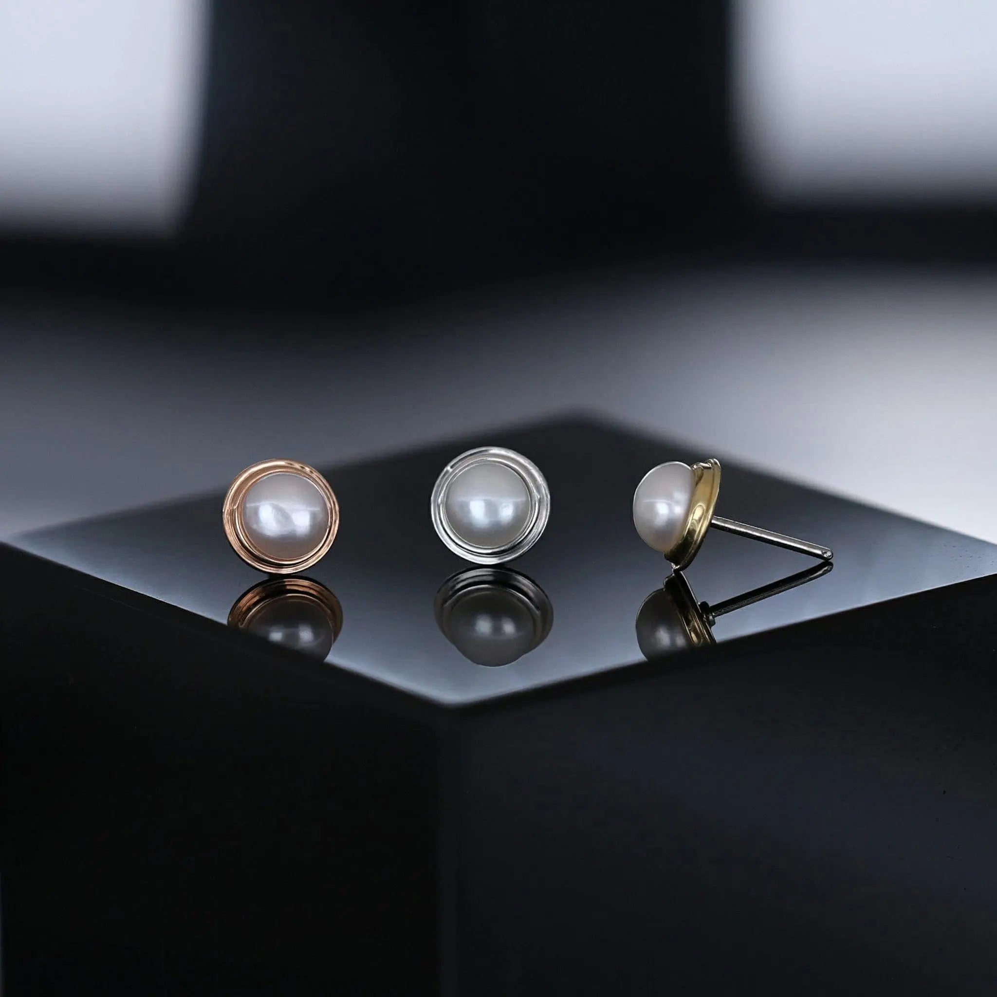 BEATTI Hoops 14K Soft Pearl Flat Back Stud 14K Soft Pearl Flat Back Stud