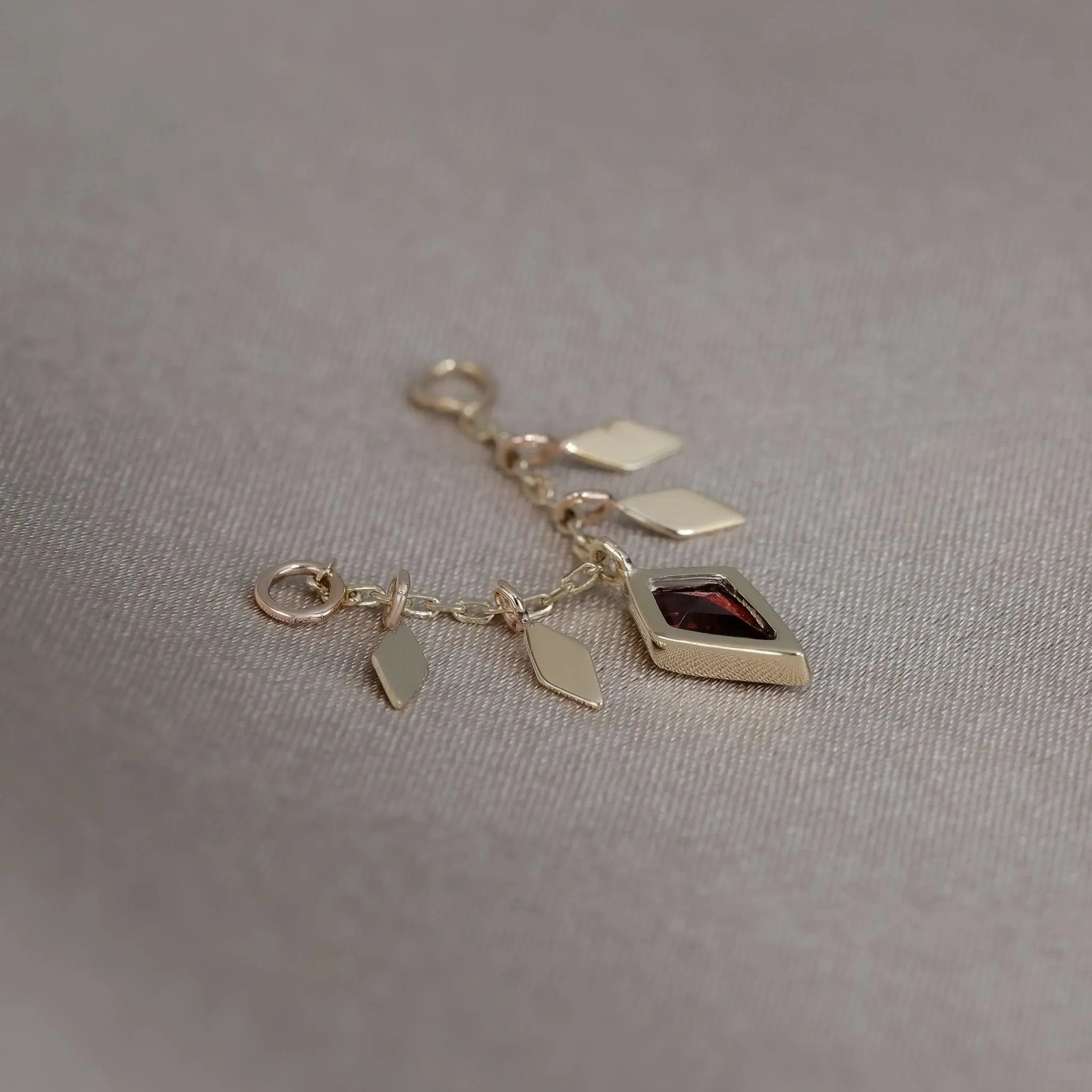 BEATTI Chain Attachments Gold / 22mm Patra Chain Attachment with Garnet 22mm BTFG012 G YG Patra Chain Attachment with Garnet 22mm