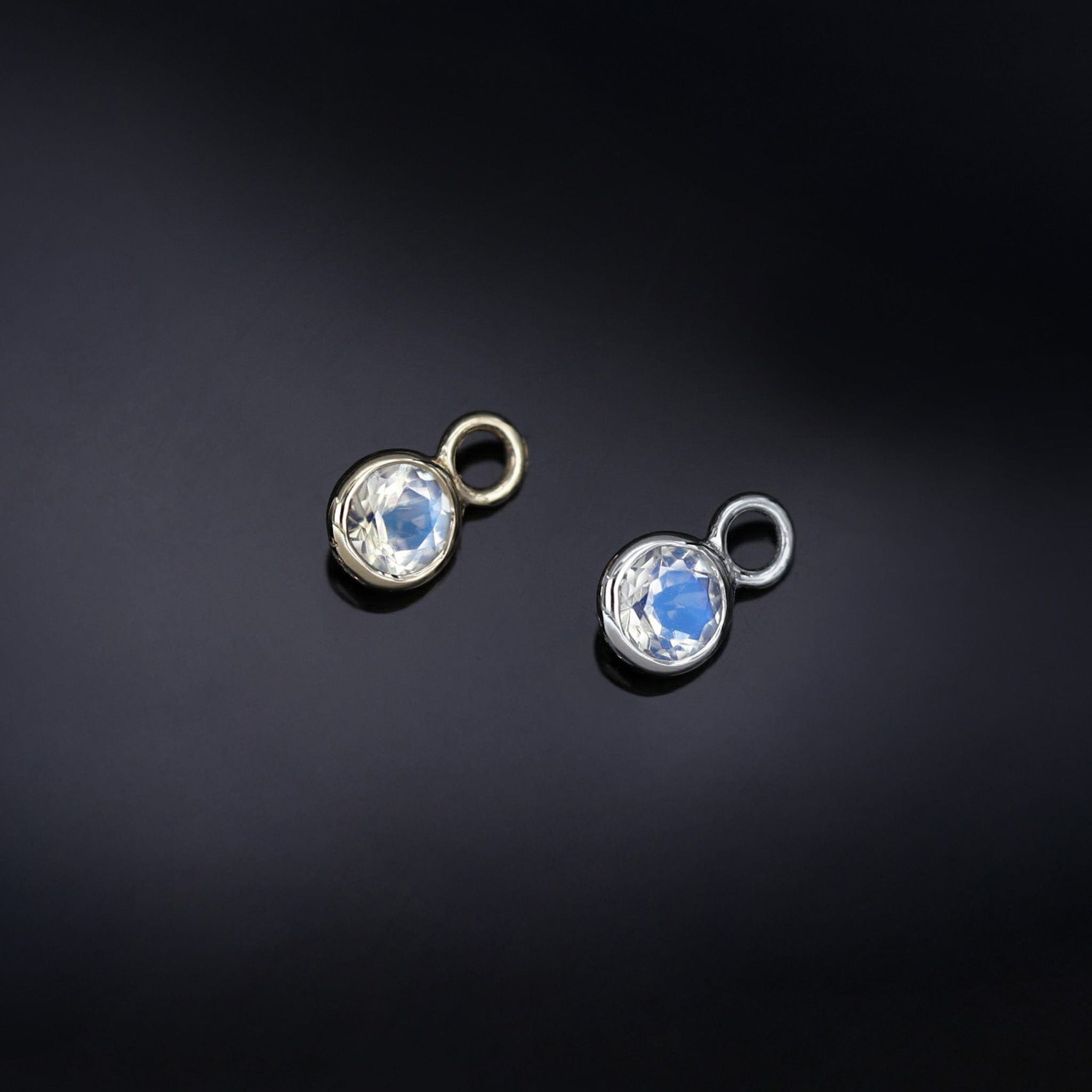 BEATTI Charms BTPG021 • Rainbow Moonstone Charm BTPG021 • Rainbow Moonstone Charm