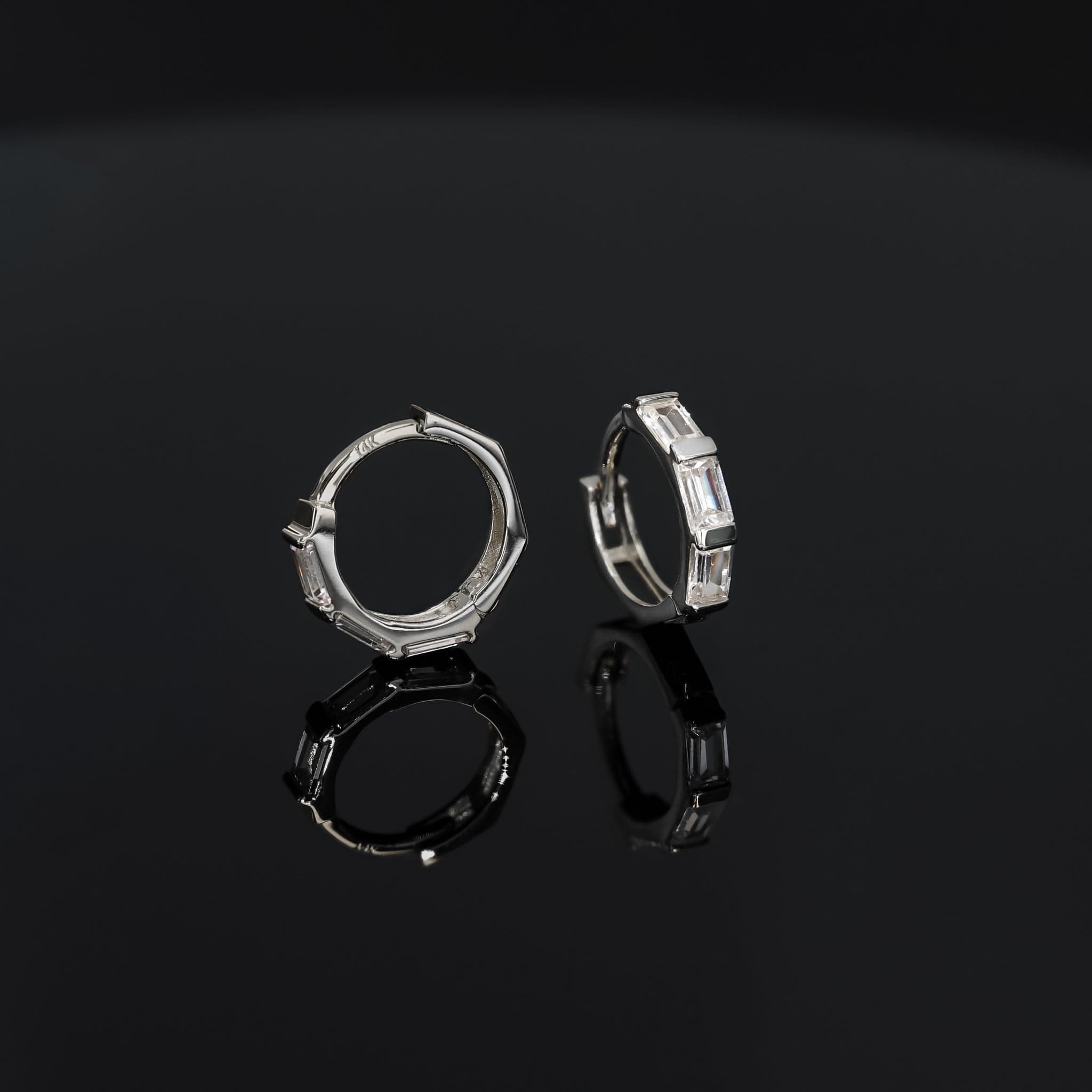 BEATTI Hoops Facet Baguette CZ Hoop Facet Baguette CZ Hoop