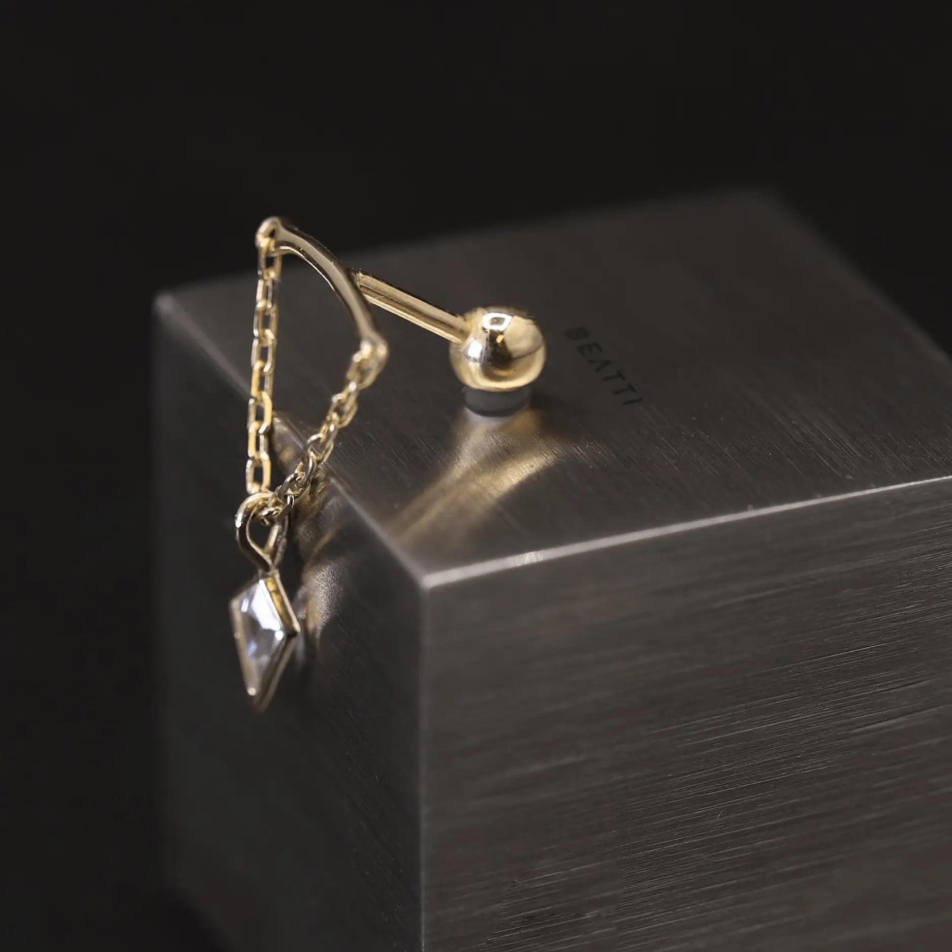 BEATTI Barbell 14K Gold Vertical Helix Kite CZ Charm Chain Barbell 14K Gold Vertical Helix Kite CZ Charm Chain Barbell