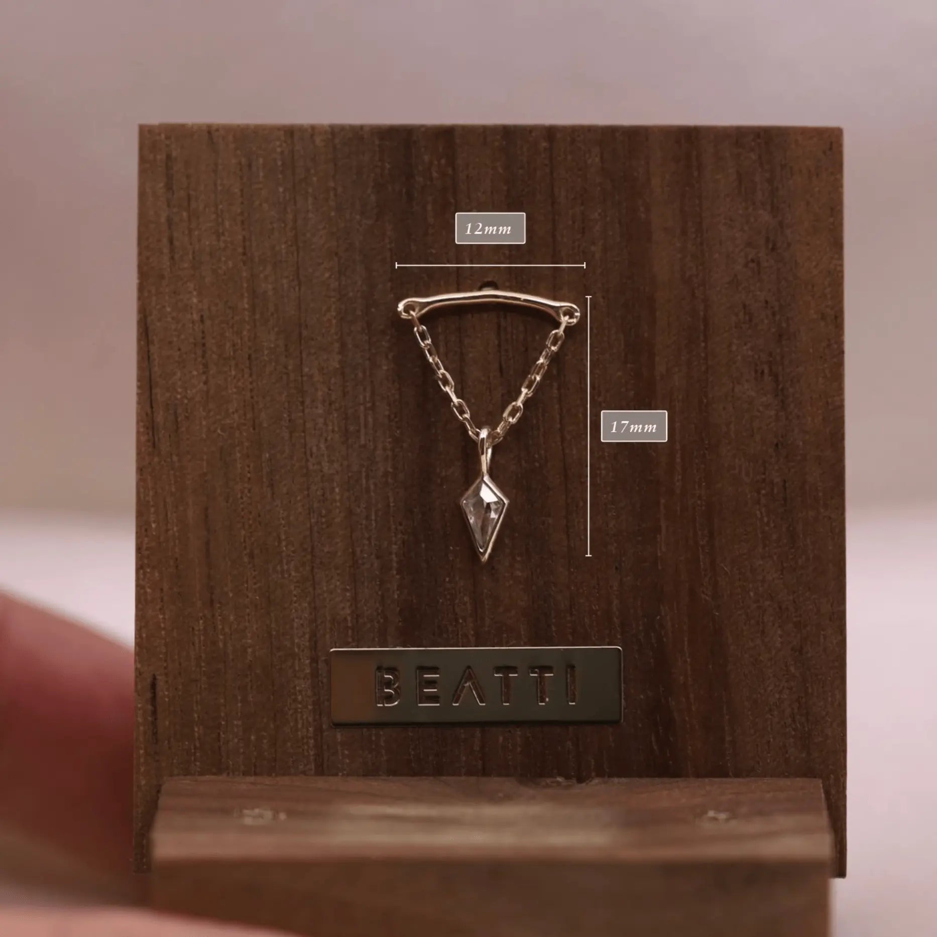 BEATTI Barbell 14K Gold Vertical Helix Kite CZ Charm Chain Barbell 14K Gold Vertical Helix Kite CZ Charm Chain Barbell