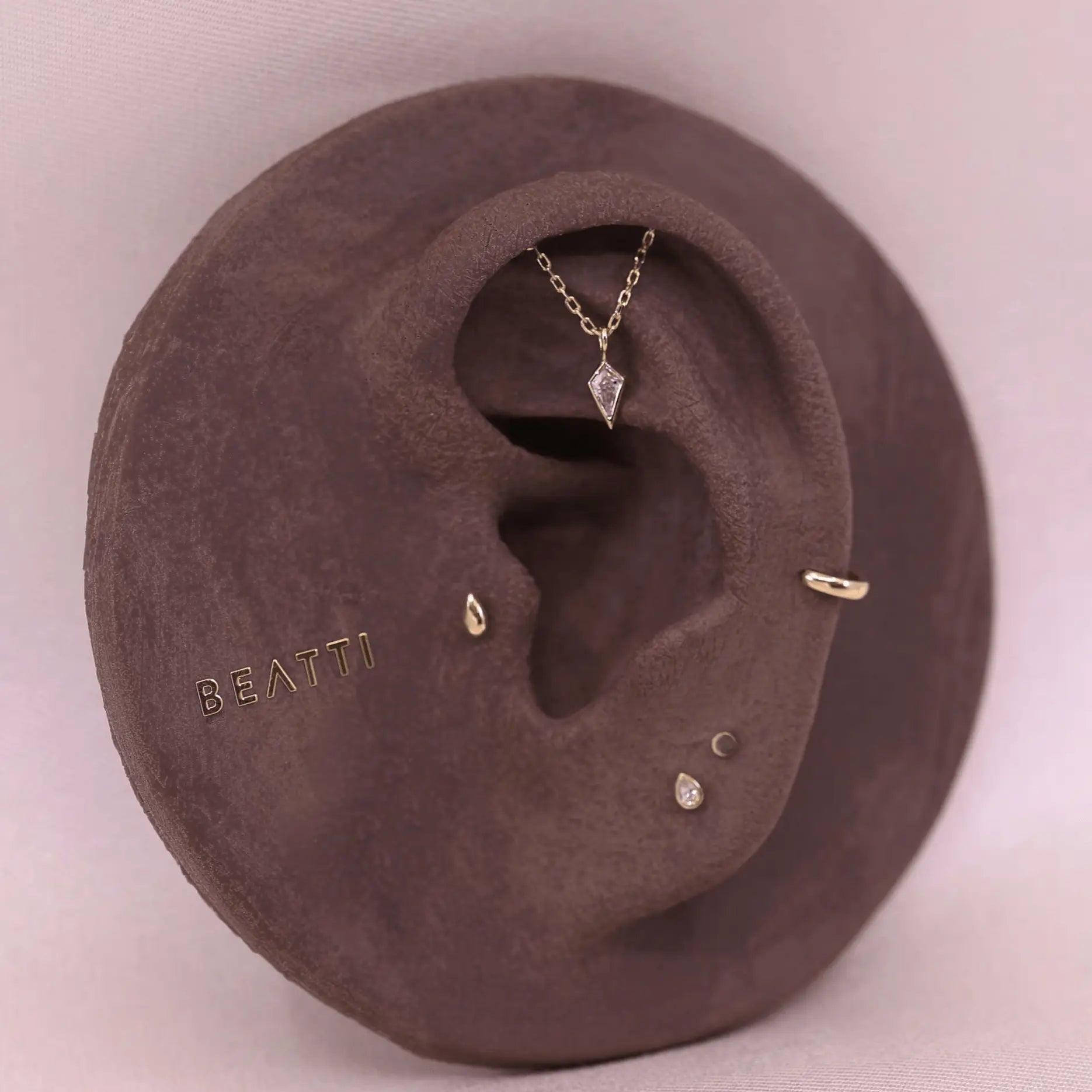 BEATTI Barbell 14K Gold Vertical Helix Kite CZ Charm Chain Barbell 14K Gold Vertical Helix Kite CZ Charm Chain Barbell