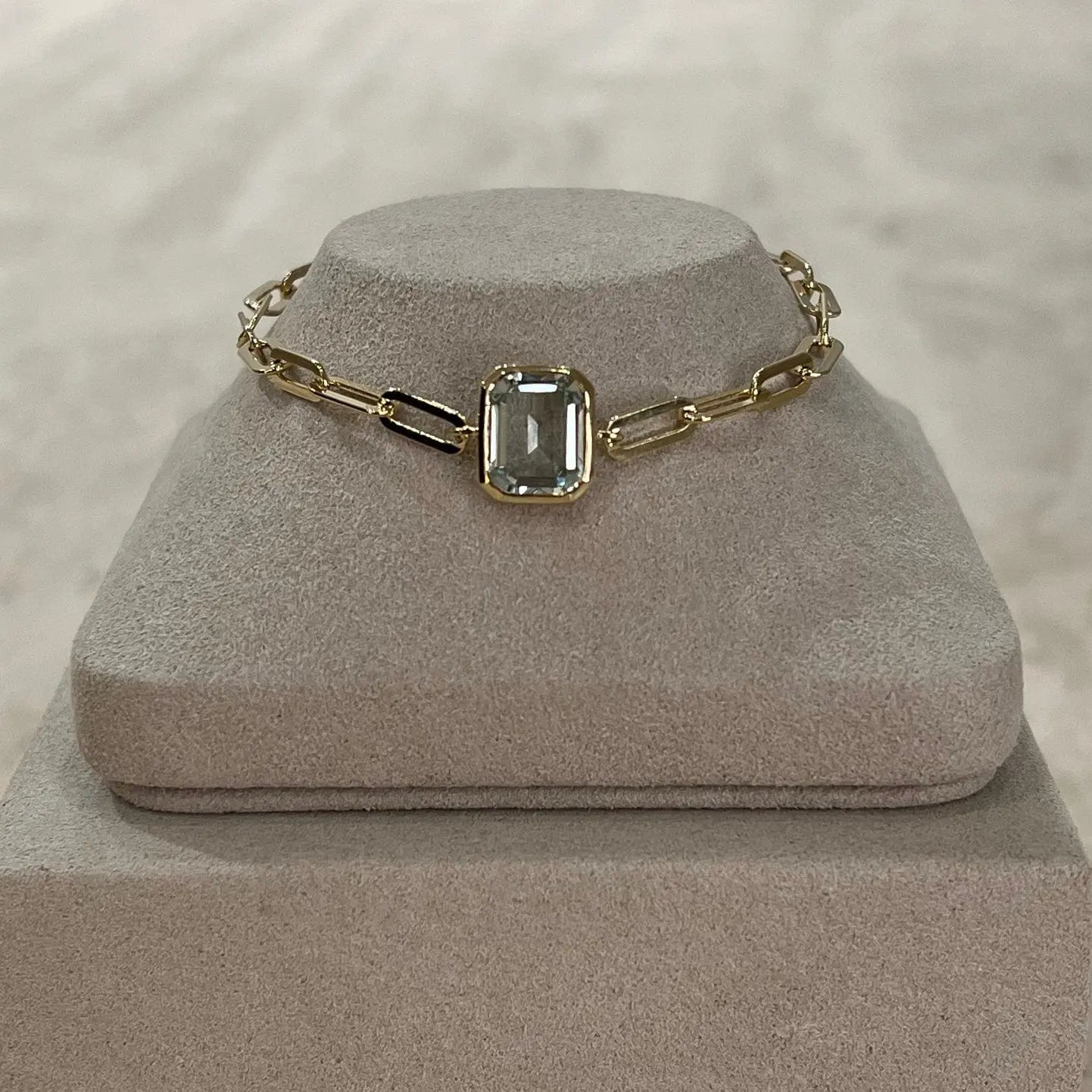 BEATTI Bracelet Sample Sale • Gemstone Clip Chain Bracelet G101_SS23 Sample Sale • Gemstone Clip Chain Bracelet G101_SS23