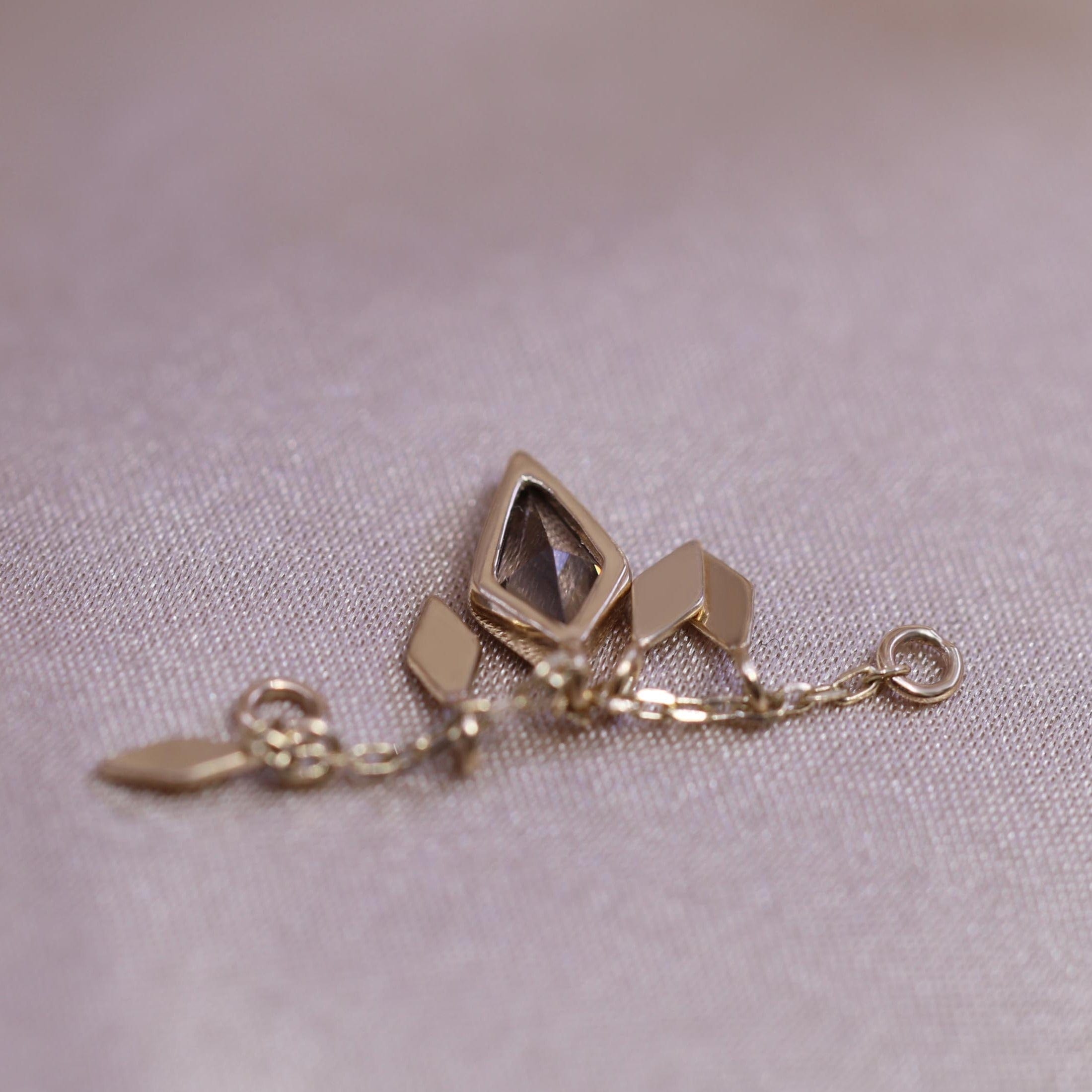 BEATTI Chain Attachments Patra Chain Attachement with Smoky Quartz Patra Chain Attachement with Smoky Quartz