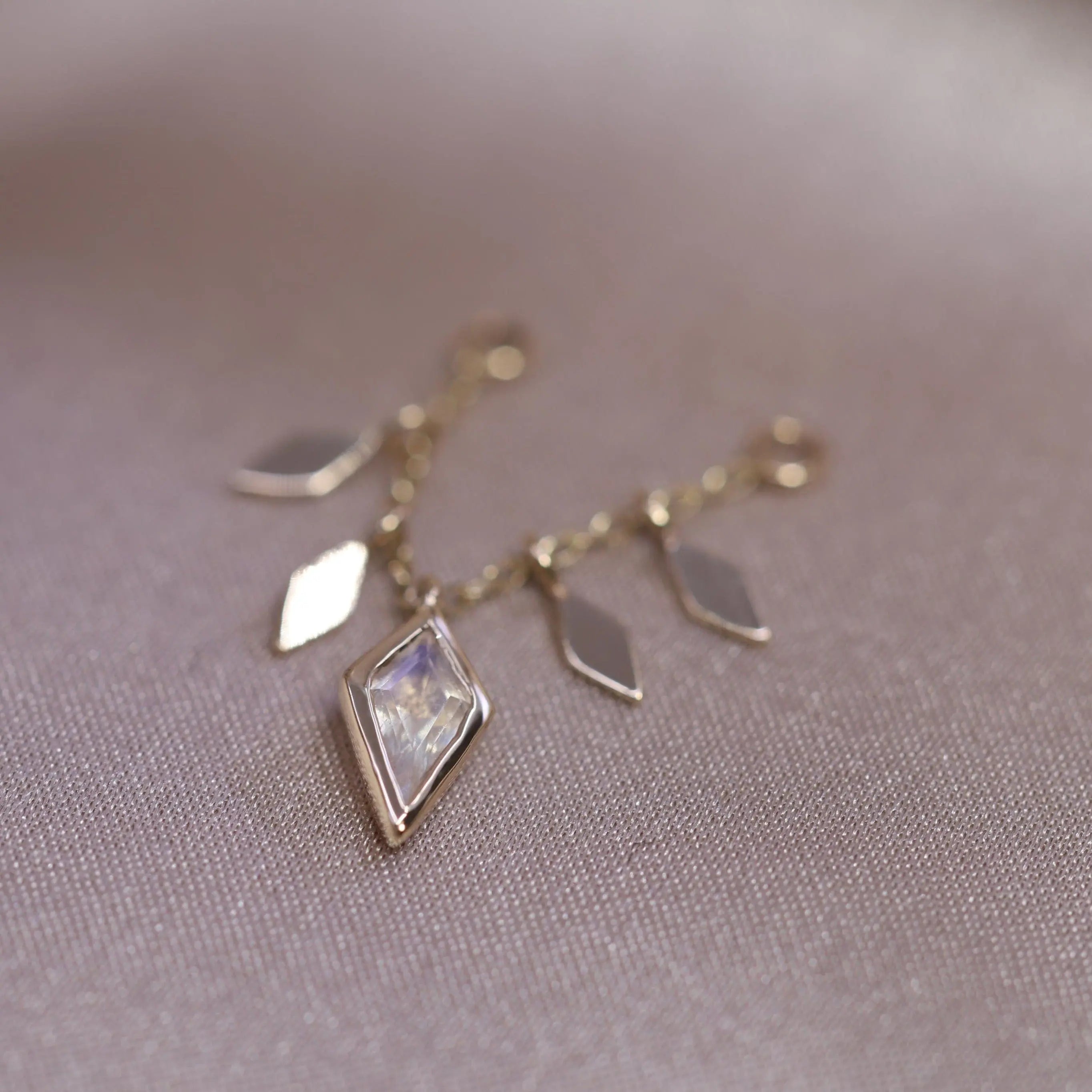 BEATTI Chain Attachments Patra Chain Attachment with Rainbow Moonstone Patra Chain Attachment with Rainbow Moonstone