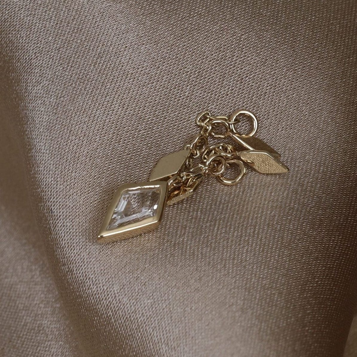 BEATTI Chain Attachments Patra Chain Attachment with White Topaz Patra Chain Attachment with White Topaz