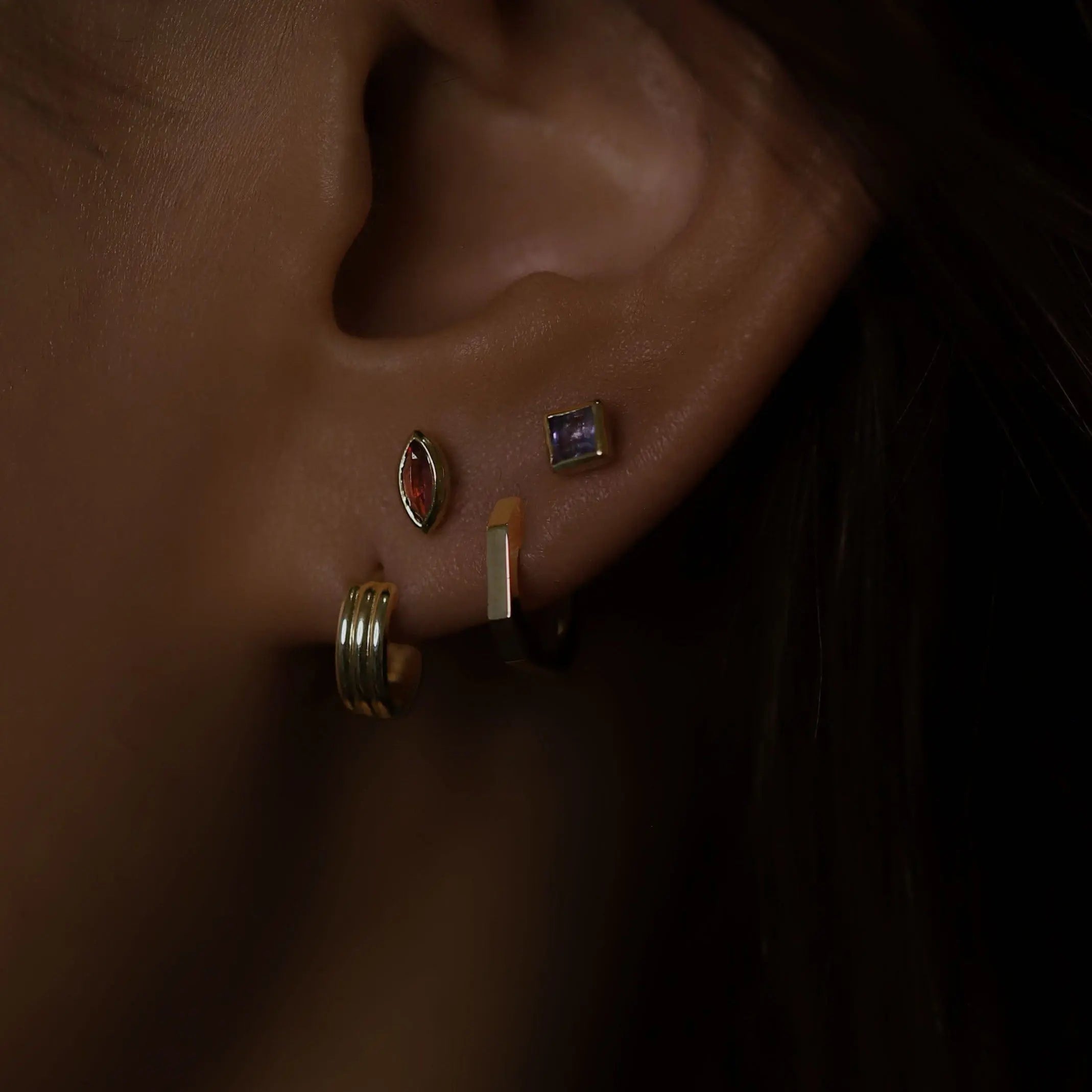 BEATTI Hoops 14k Gold Geometric Edge Hoop Earring 14k Gold Geometric Edge Hoop Earring