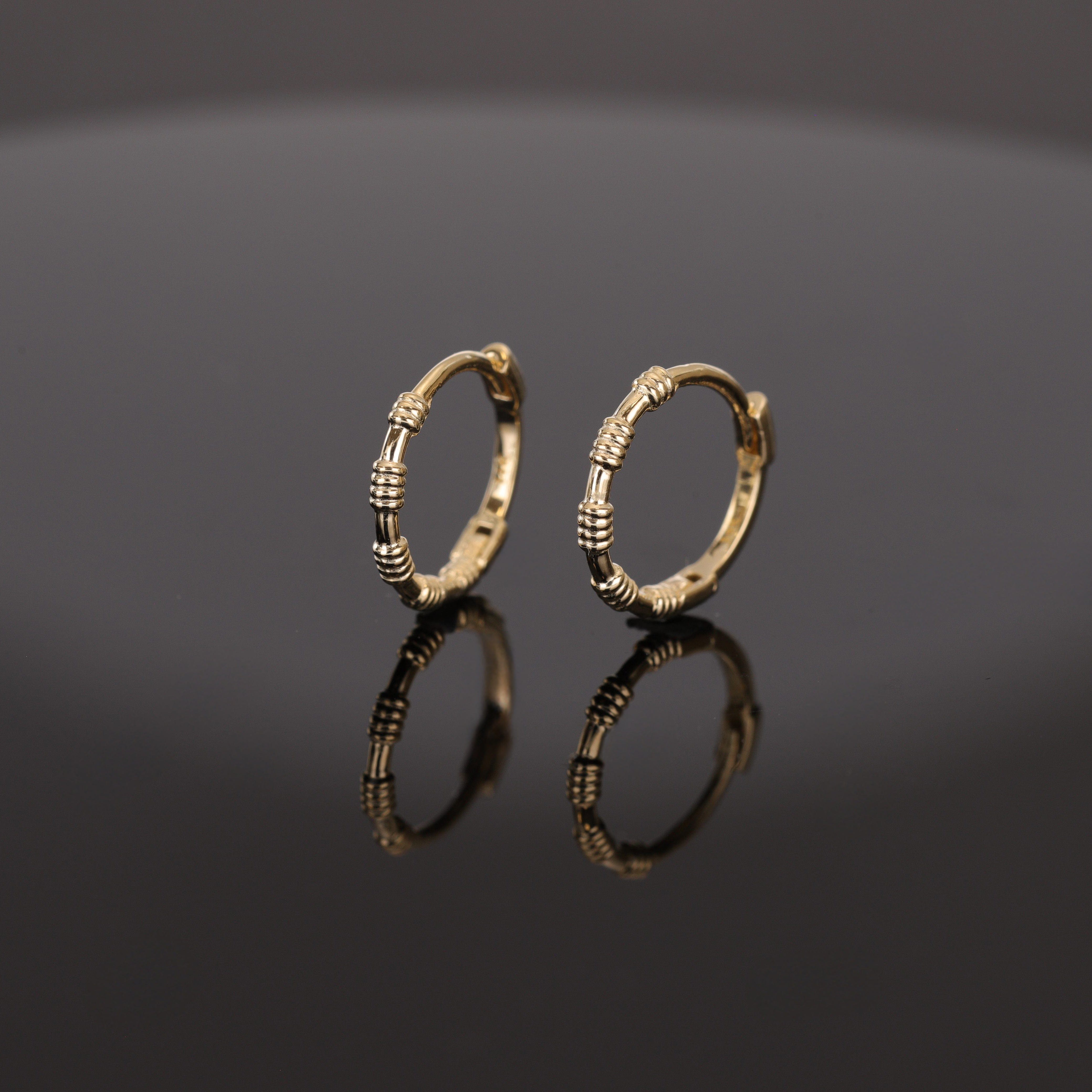 BEATTI Hoops 14K Gold Ridge Crest Hoop 14K Gold Ridge Crest Hoop