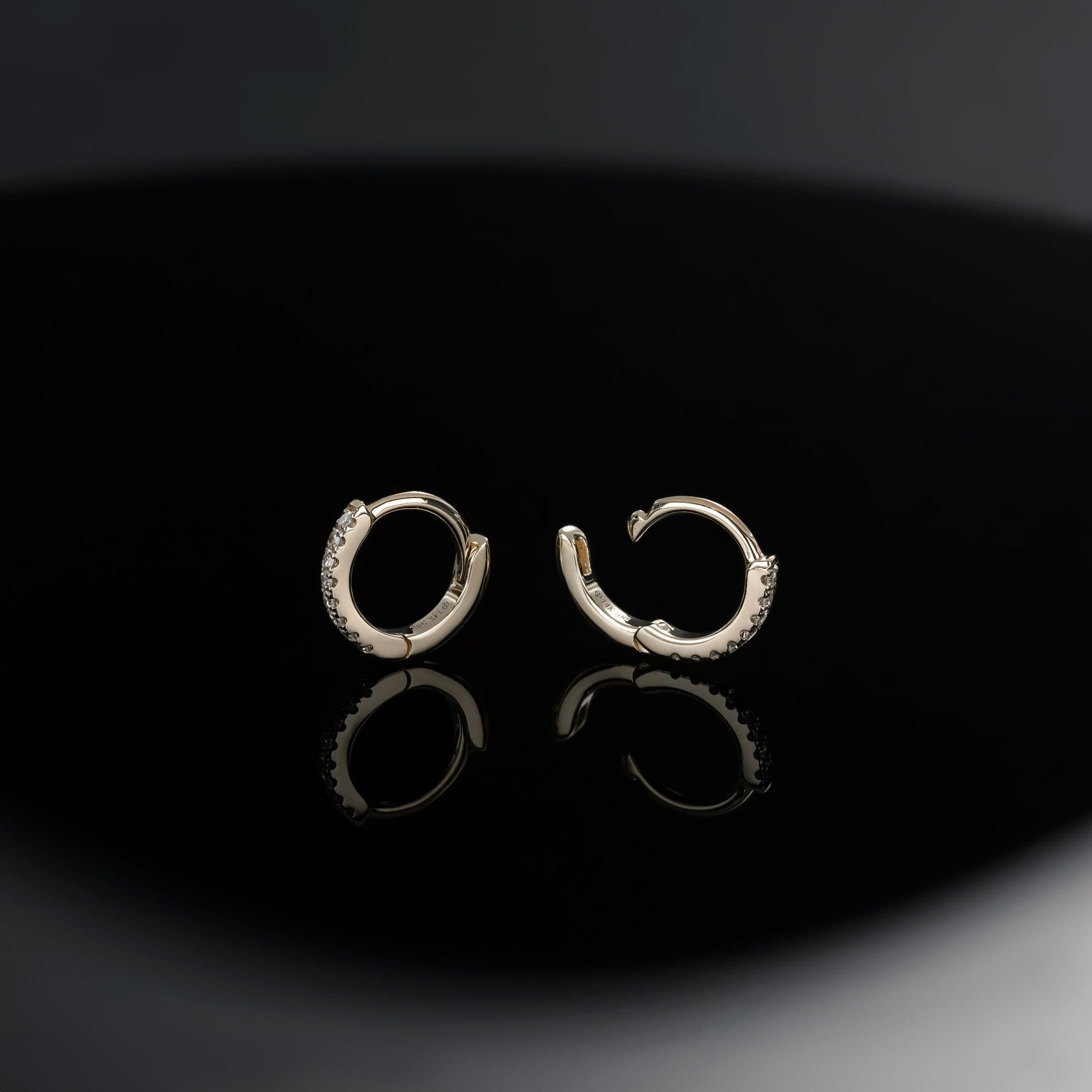 BEATTI Hoops 6mm Mini Pavé Natural Diamond Huggie Hoop 6mm Mini Pavé Natural Diamond Huggie Hoop