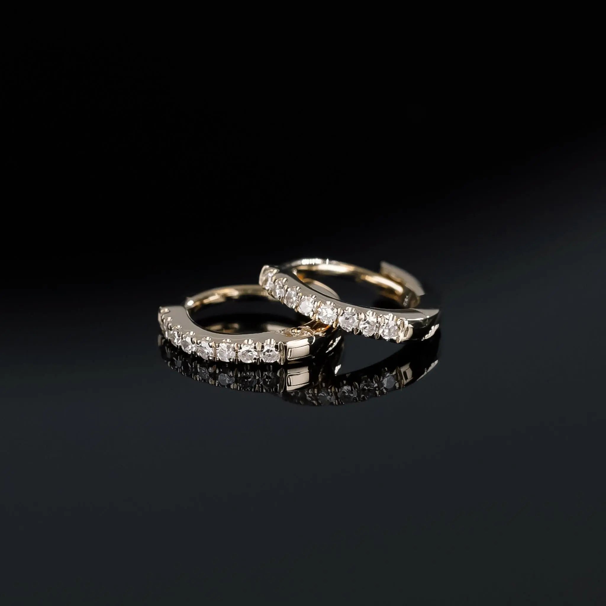 BEATTI Hoops 6mm Mini Pavé Natural Diamond Huggie Hoop 6mm Mini Pavé Natural Diamond Huggie Hoop
