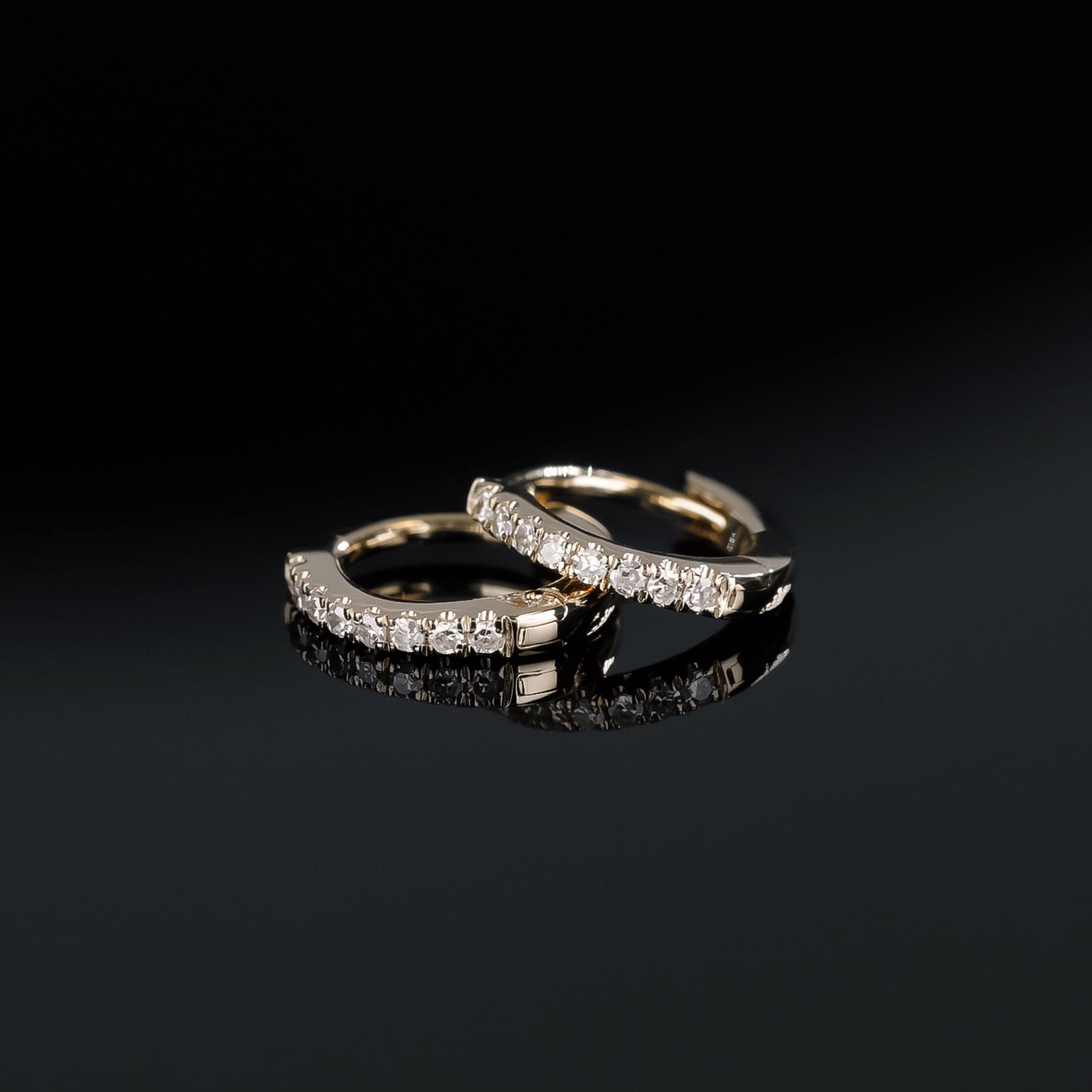 BEATTI Hoops 6mm Mini Pavé Natural Diamond Huggie Hoop 6mm Mini Pavé Natural Diamond Huggie Hoop