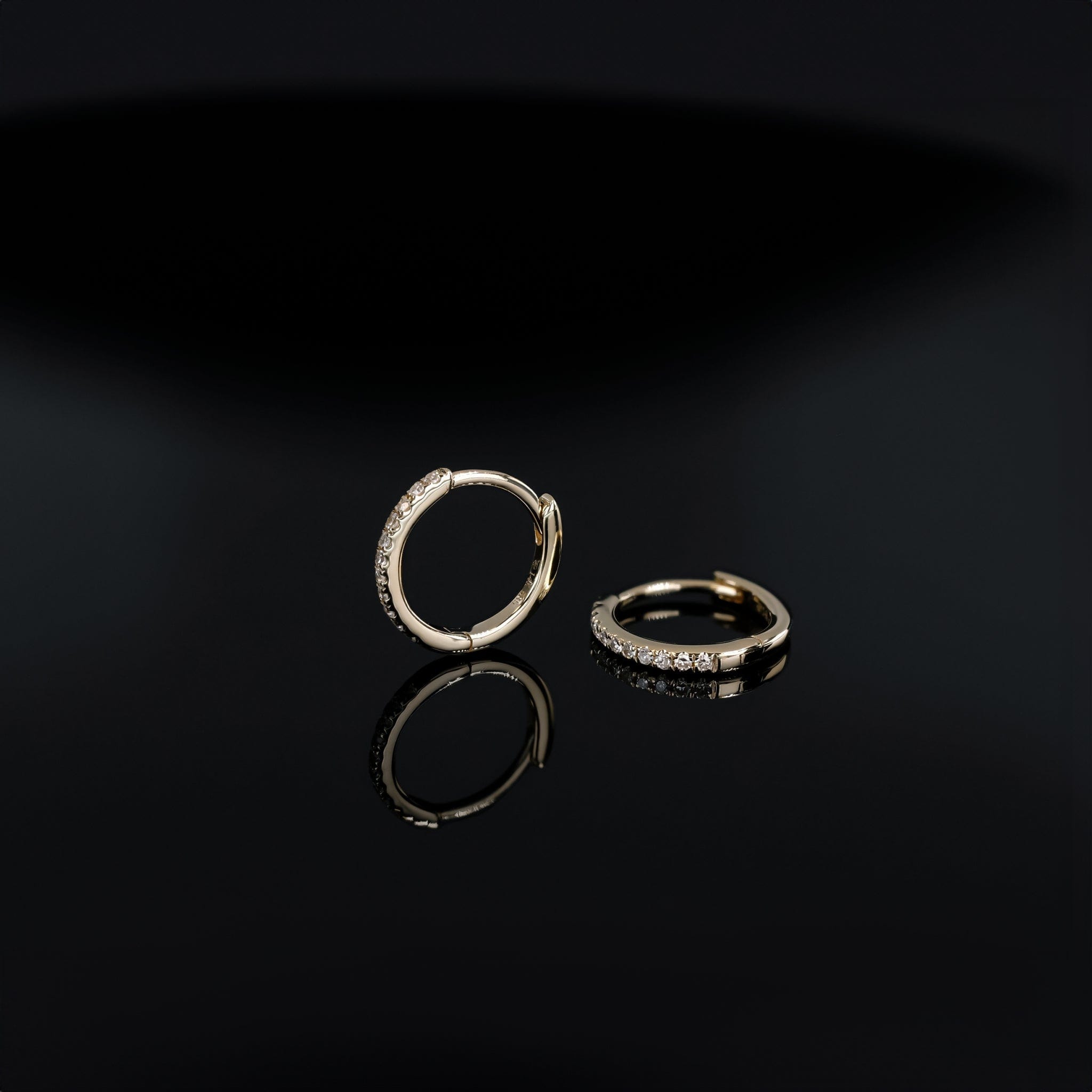 BEATTI Hoops 8mm Pavé Natural Diamond Huggie Hoop 8mm Pavé Natural Diamond Huggie Hoop