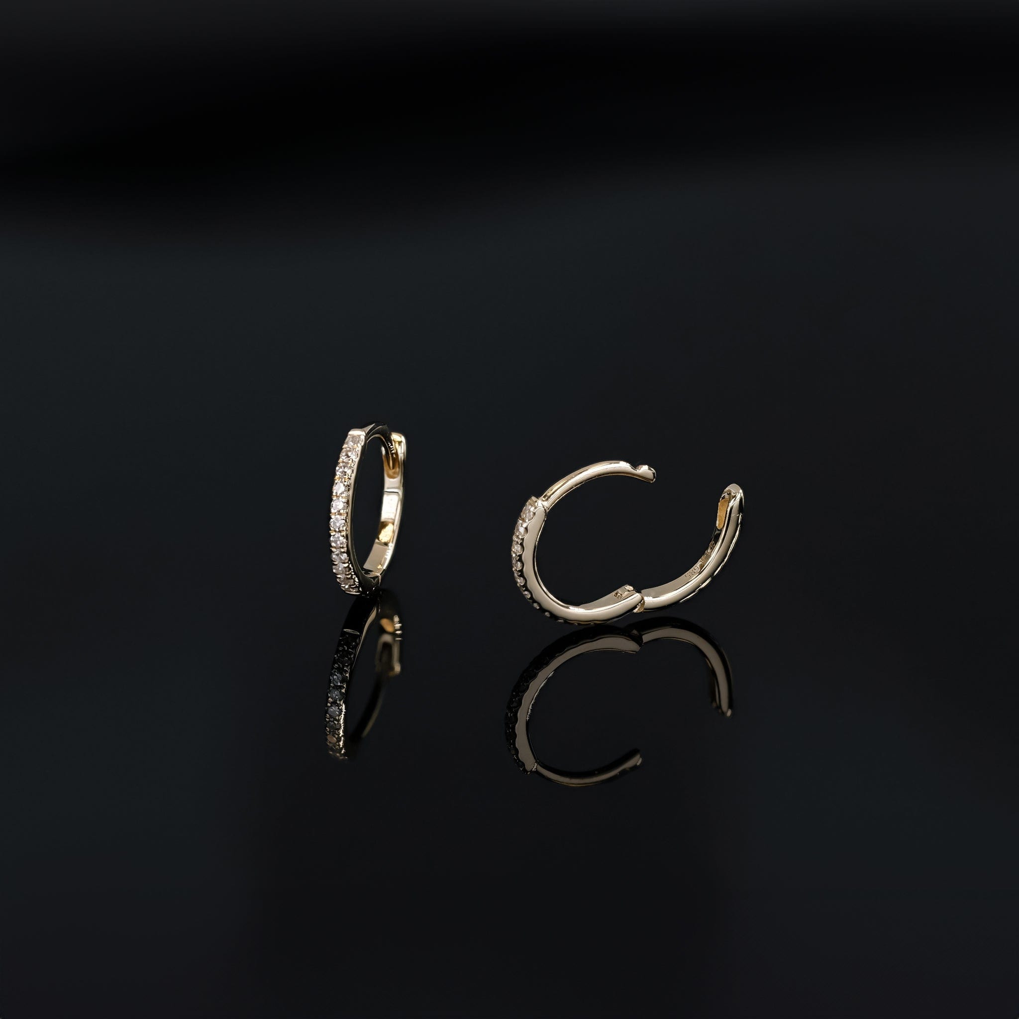 BEATTI Hoops 8mm Pavé Natural Diamond Huggie Hoop 8mm Pavé Natural Diamond Huggie Hoop