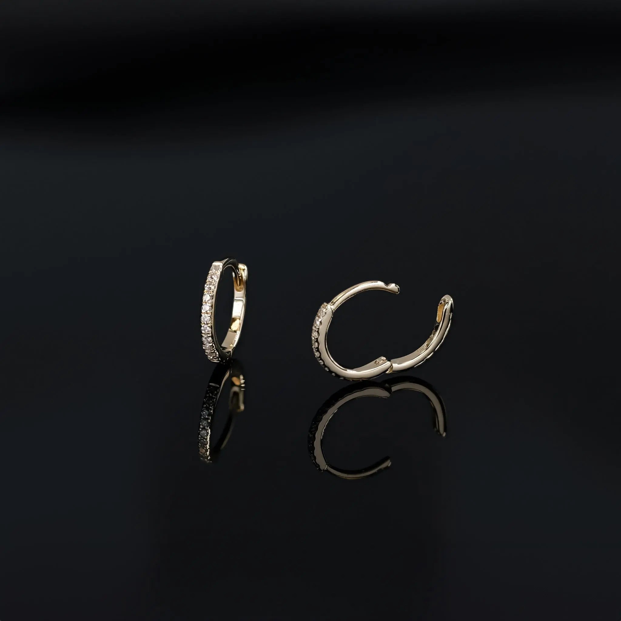 BEATTI Hoops 8mm Pavé Natural Diamond Huggie Hoop 8mm Pavé Natural Diamond Huggie Hoop