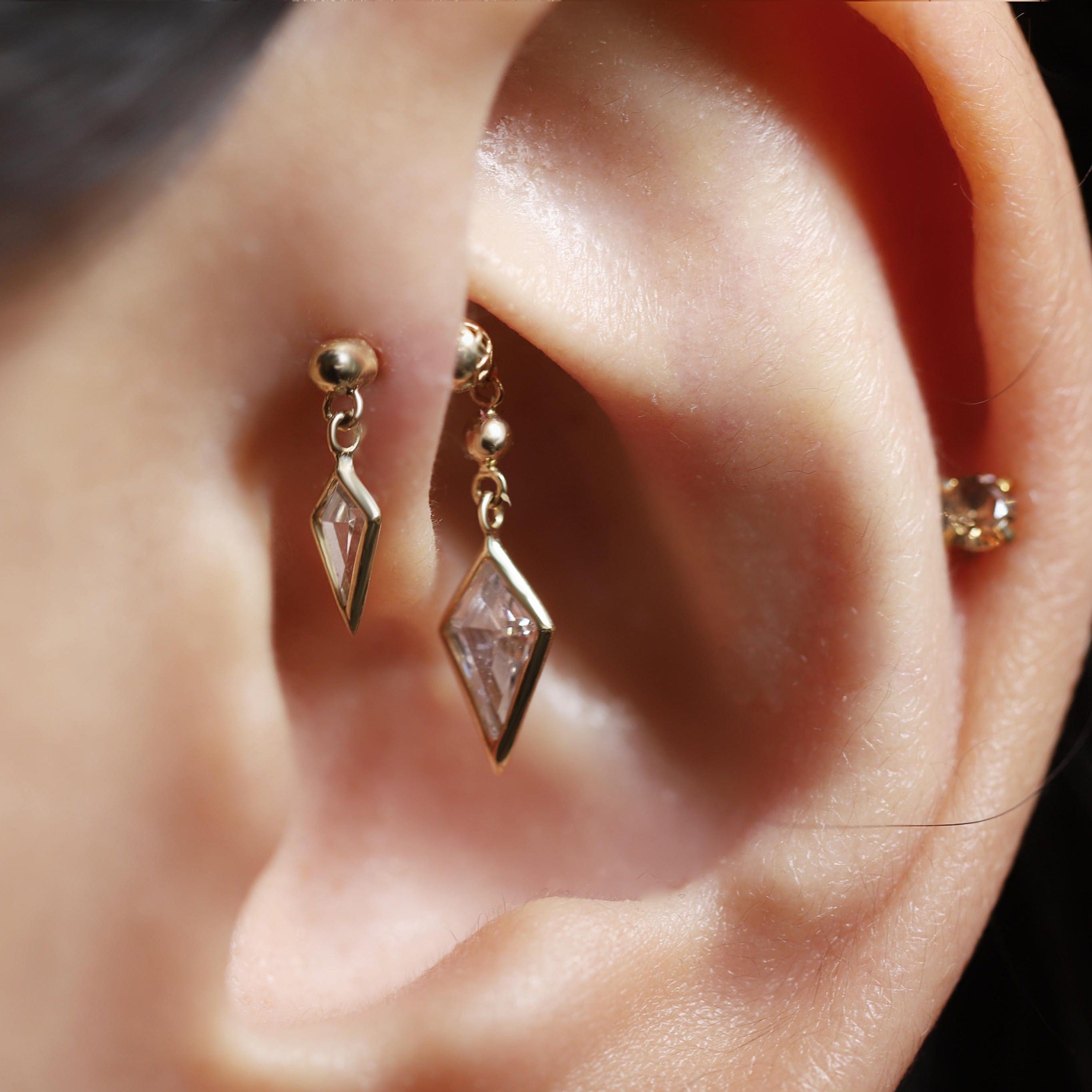 BEATTI Internal Thread Riké • 14K Solid Gold Double Diamond Barbell Piercing Riké • 14K Solid Gold Double Diamond Barbell Piercing