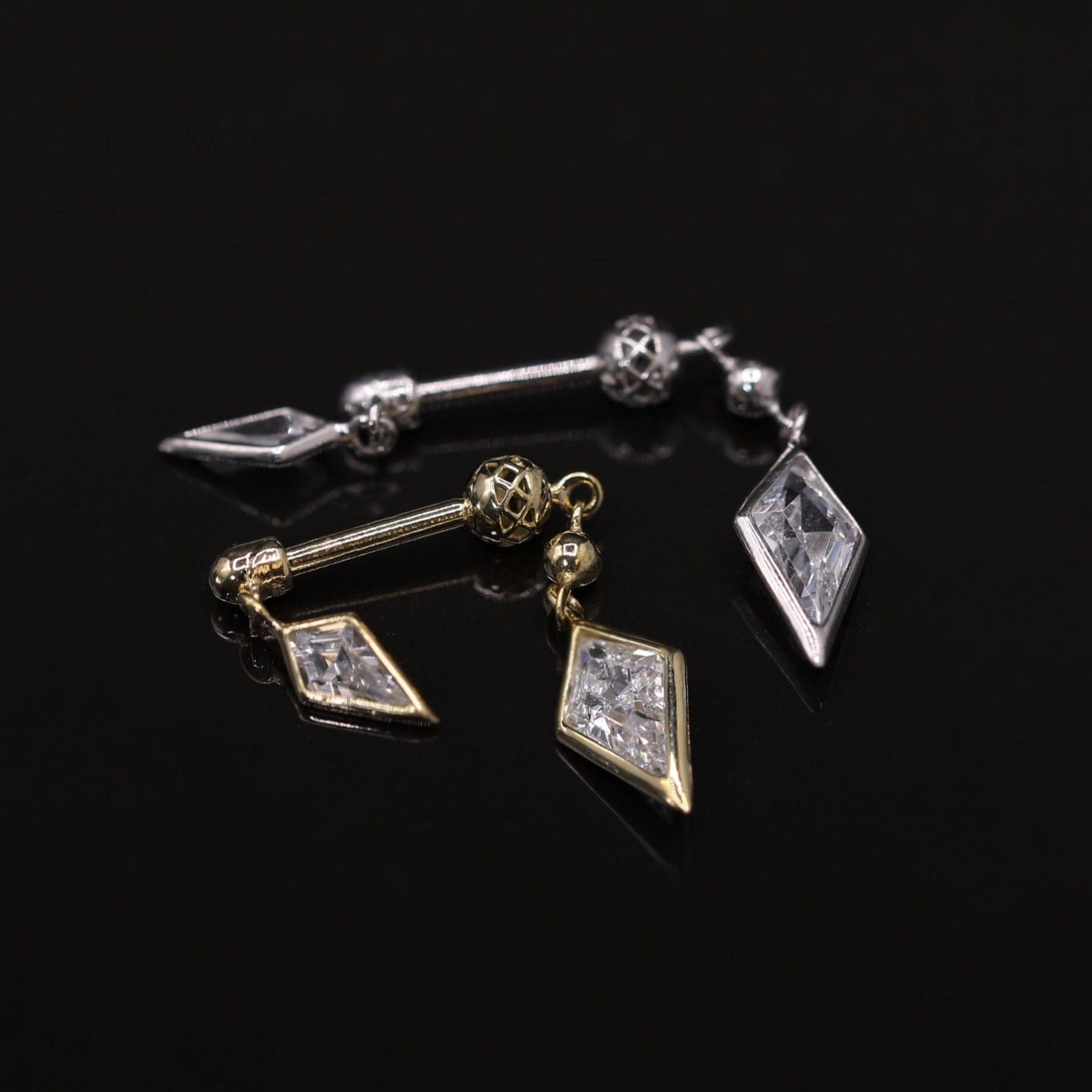 BEATTI Internal Thread Riké • 14K Solid Gold Double Diamond Barbell Piercing Riké • 14K Solid Gold Double Diamond Barbell Piercing