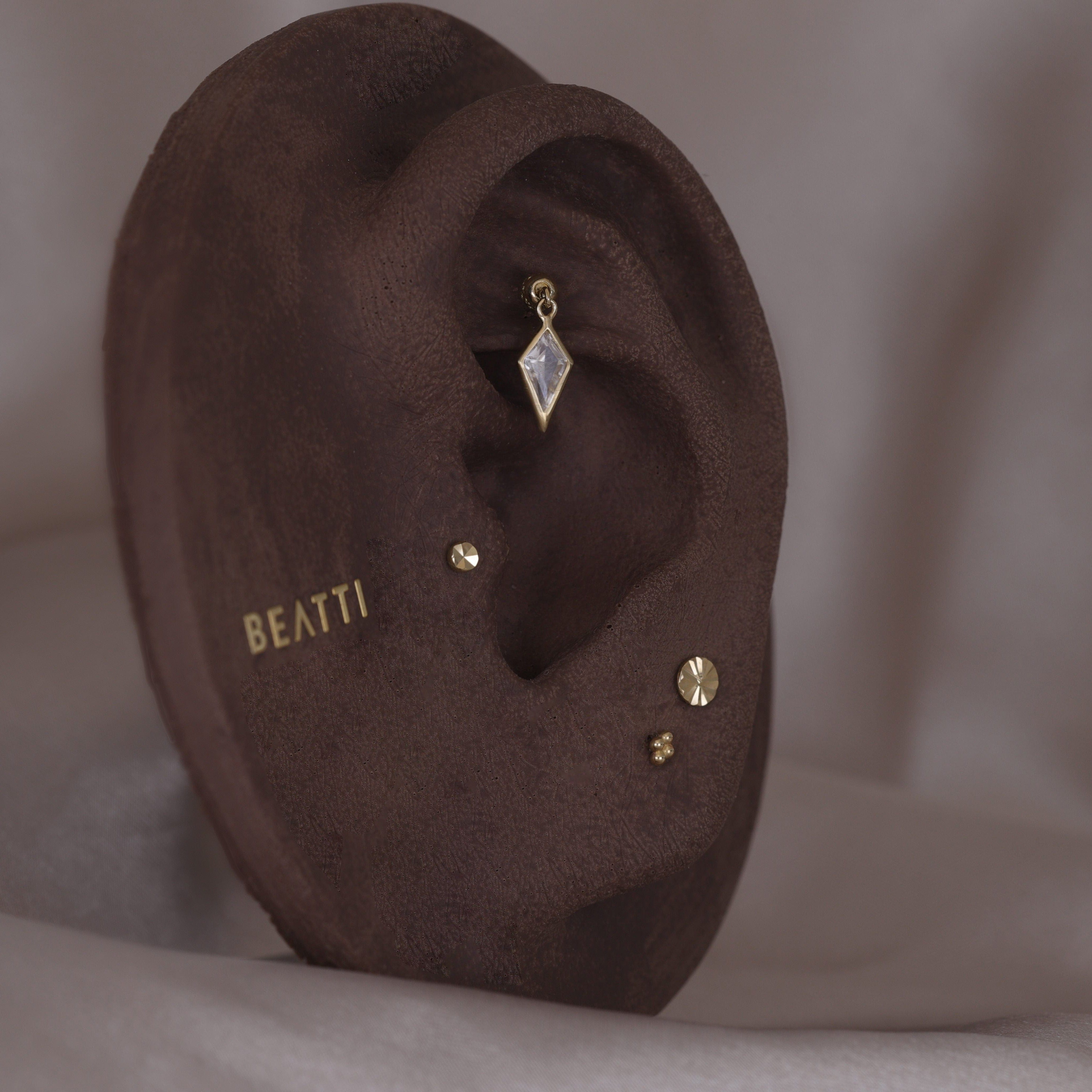 BEATTI Internal Thread Riké • Kite Cut CZ Flat Back Earring Riké • Kite Cut CZ Flat Back Earring