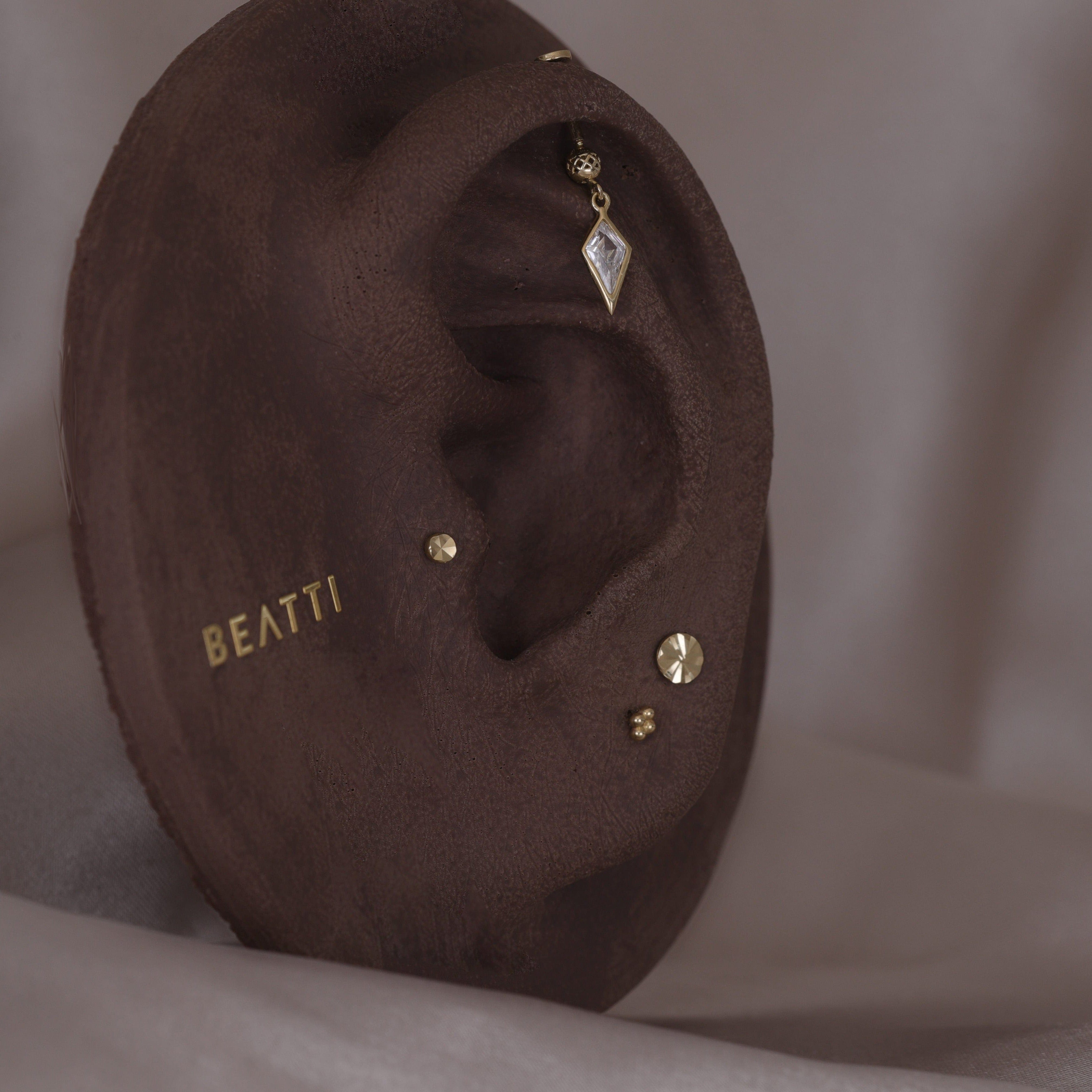 BEATTI Internal Thread Riké • Kite Cut CZ Flat Back Earring Riké • Kite Cut CZ Flat Back Earring