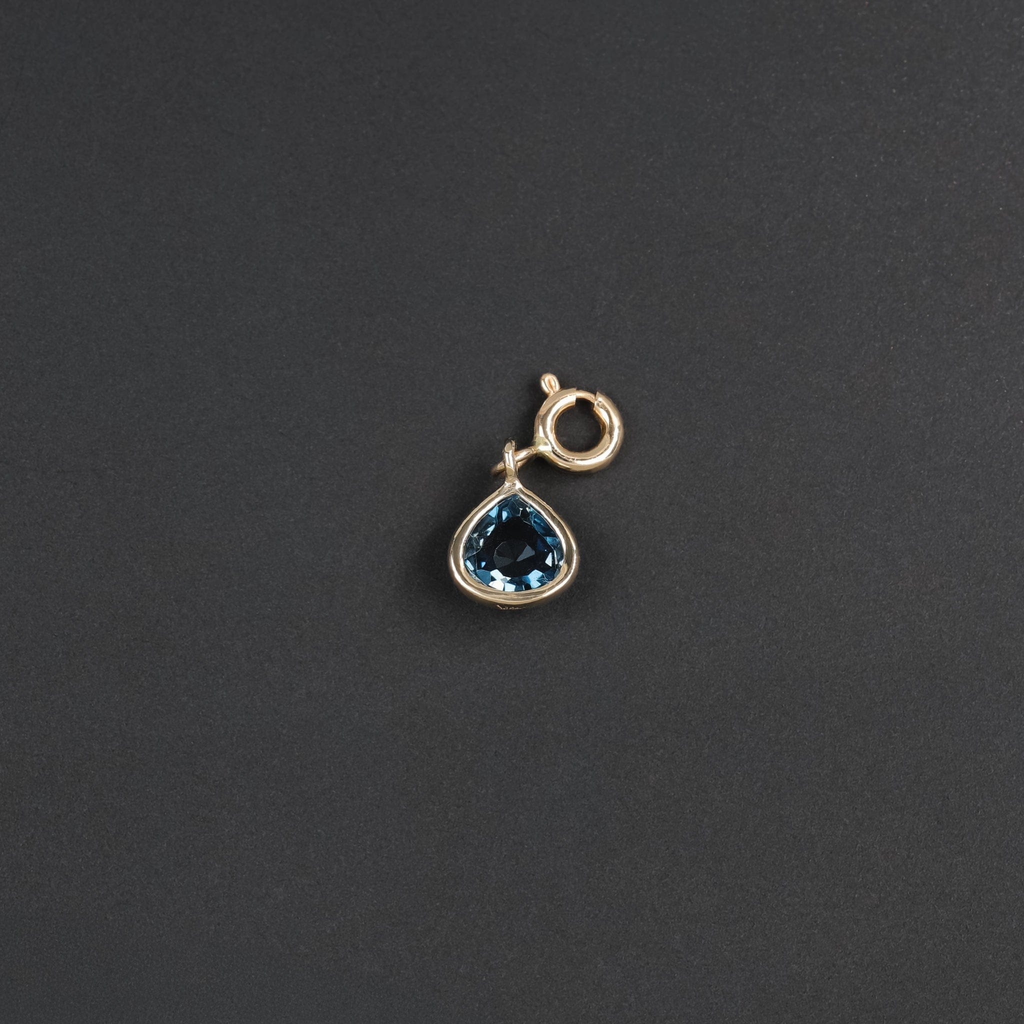 BEATTI Pendants Gold / London Blue Topaz Kasta London Blue Topaz SR Pendant JFPG009 Kasta London Blue Topaz SR Pendant