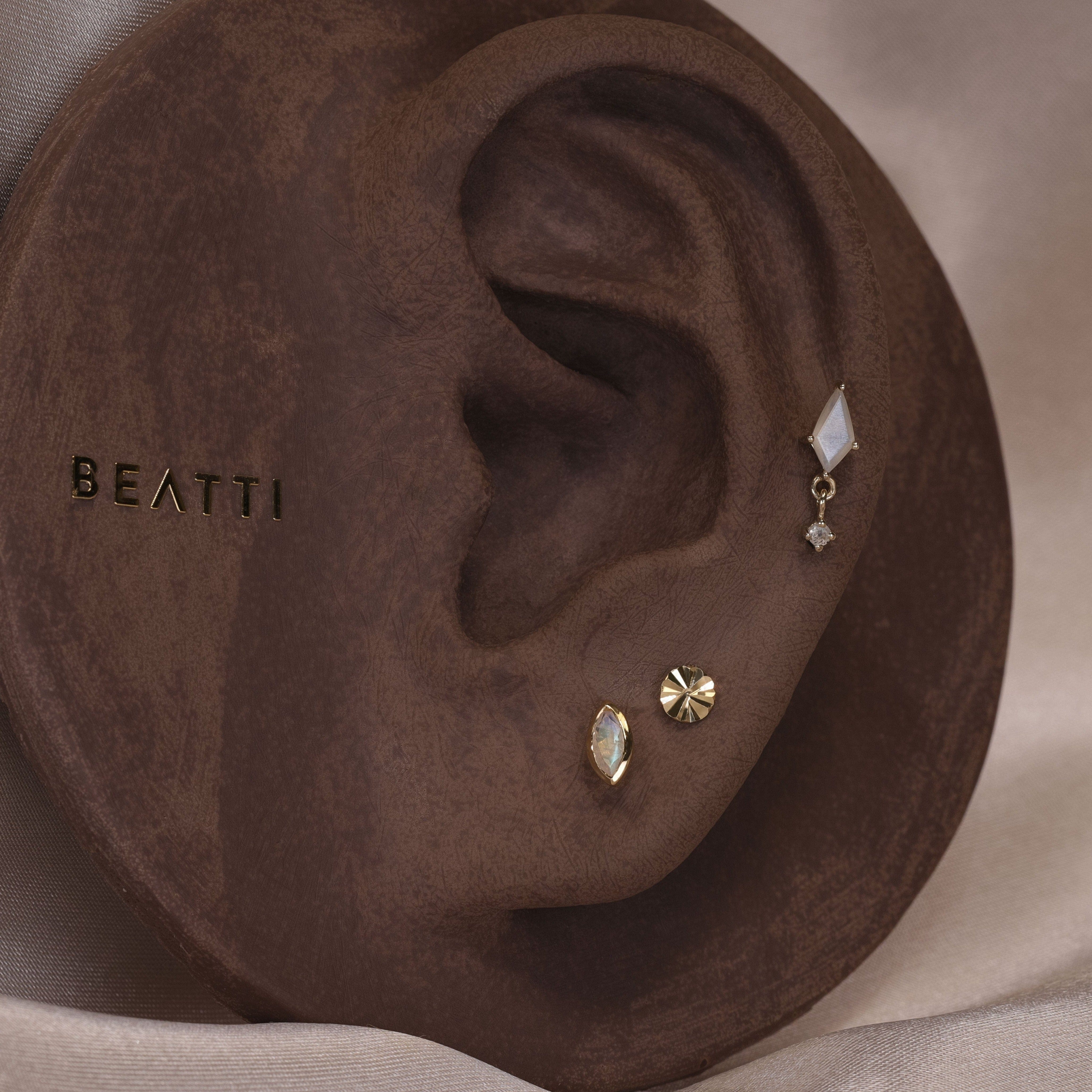 BEATTI Threadless Ends Celeste • Grey Moonstone Threadless Ends Celeste • Grey Moonstone Threadless Ends