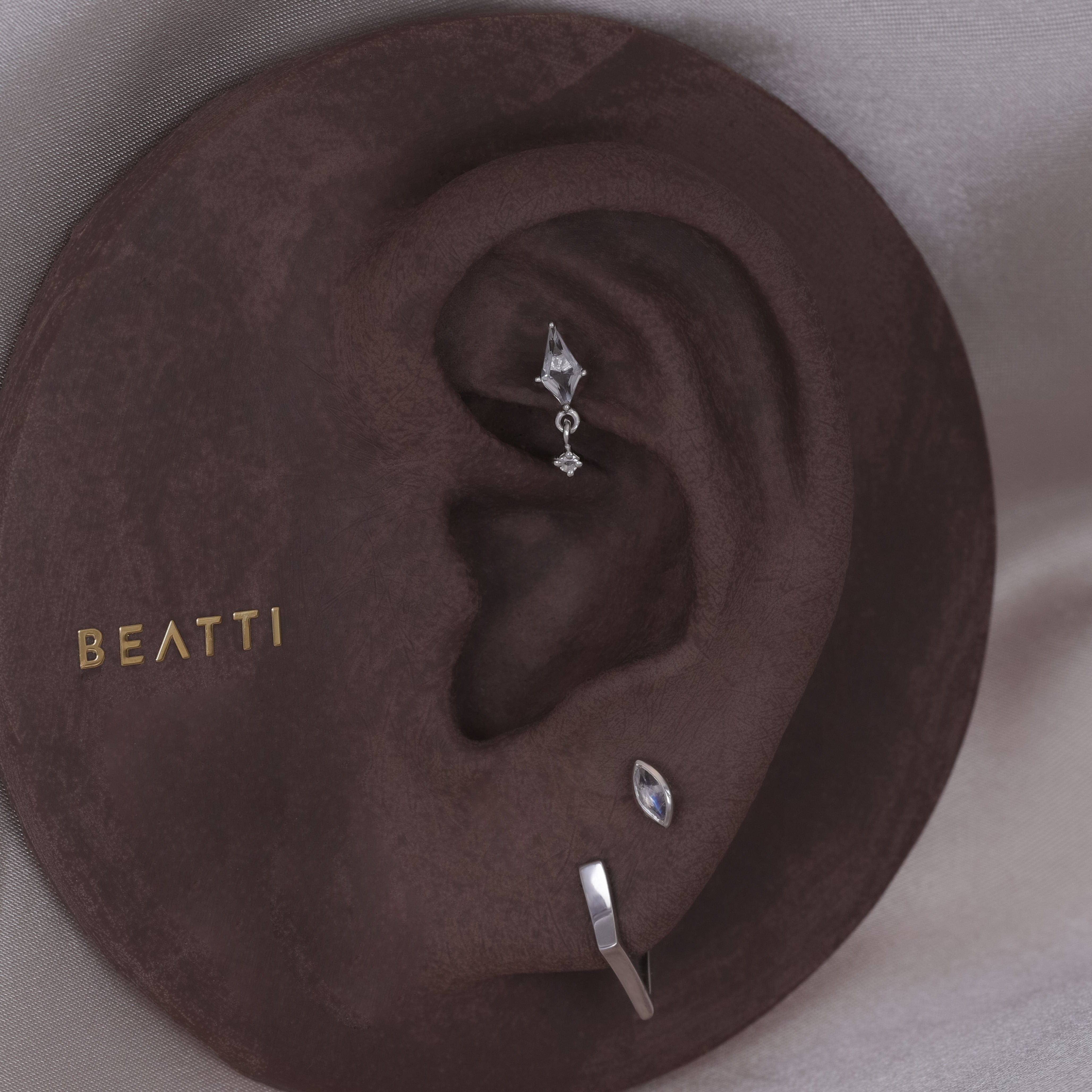 BEATTI Threadless Ends Celeste • White Topaz Threadless Ends Celeste • White Topaz Threadless Ends