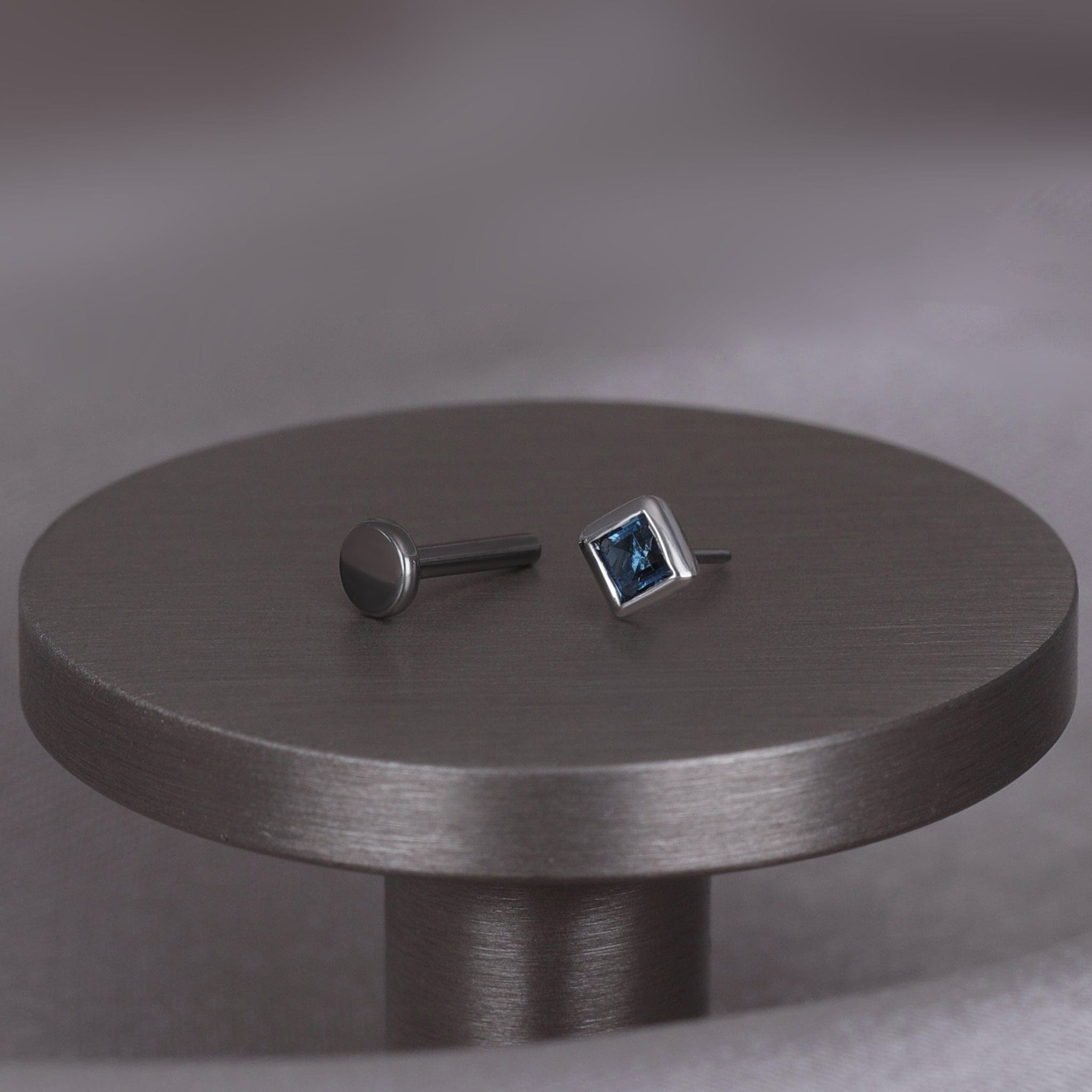 BEATTI Threadless Ends Dora • London Blue Topaz Threadless Ends 925 Silver/Titanium Dora • London Blue Topaz Threadless Ends 925 Silver/Titanium