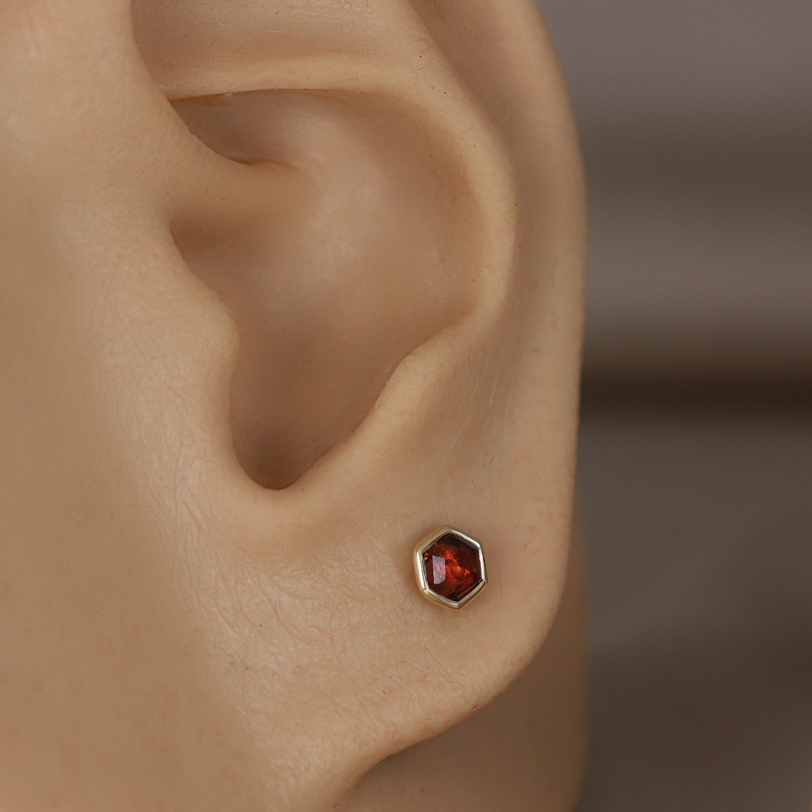 BEATTI Threadless Ends Gold / Garnet Ela • 14K Gold Hexagon Gemstone Threadless Ends • Garnet BTEG006 Ela • 14K Gold Hexagon Gemstone Threadless Ends • Garnet