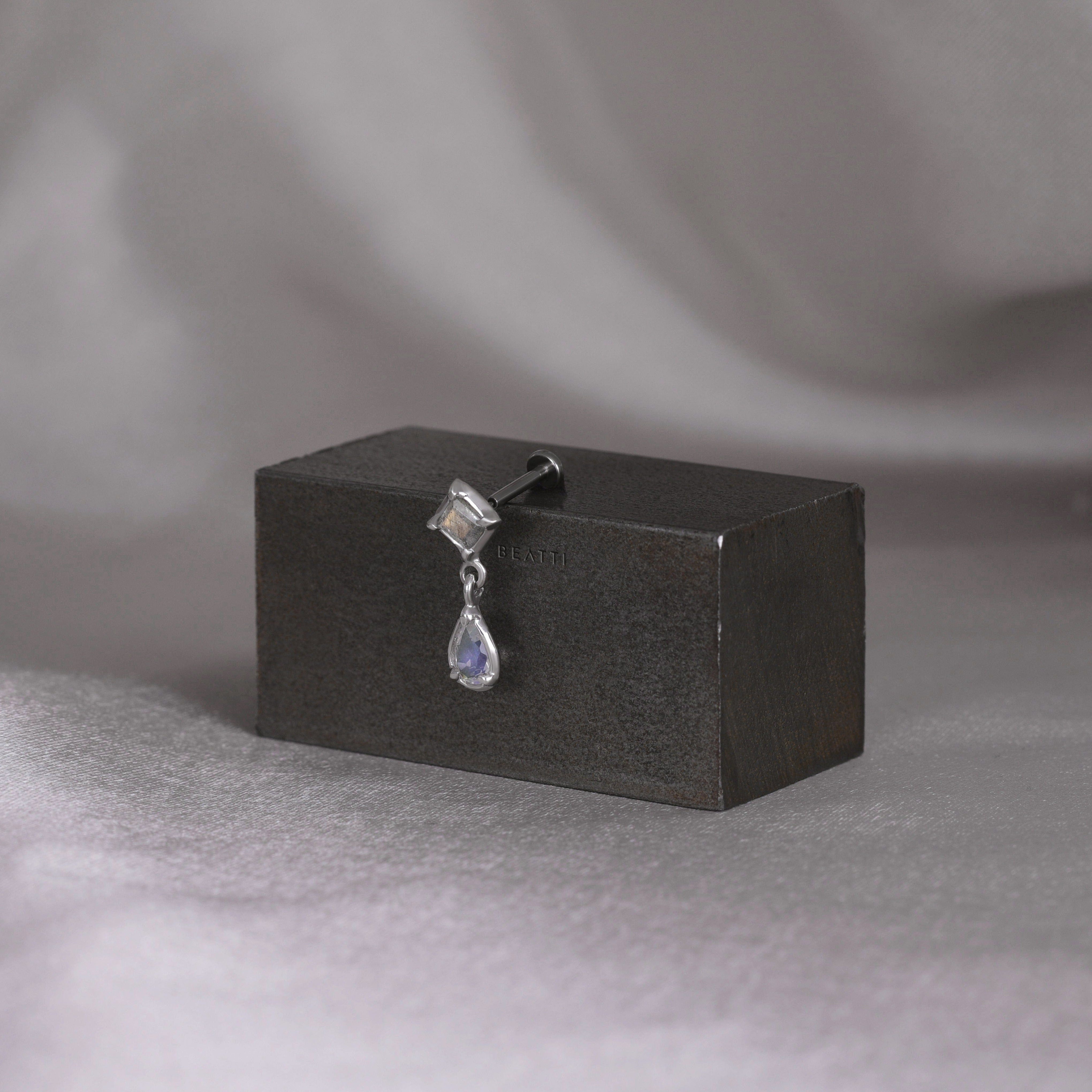 BEATTI Threadless Ends Esther • Labradorite/Moonstone Threadless Ends Esther • Labradorite/Moonstone Threadless Ends