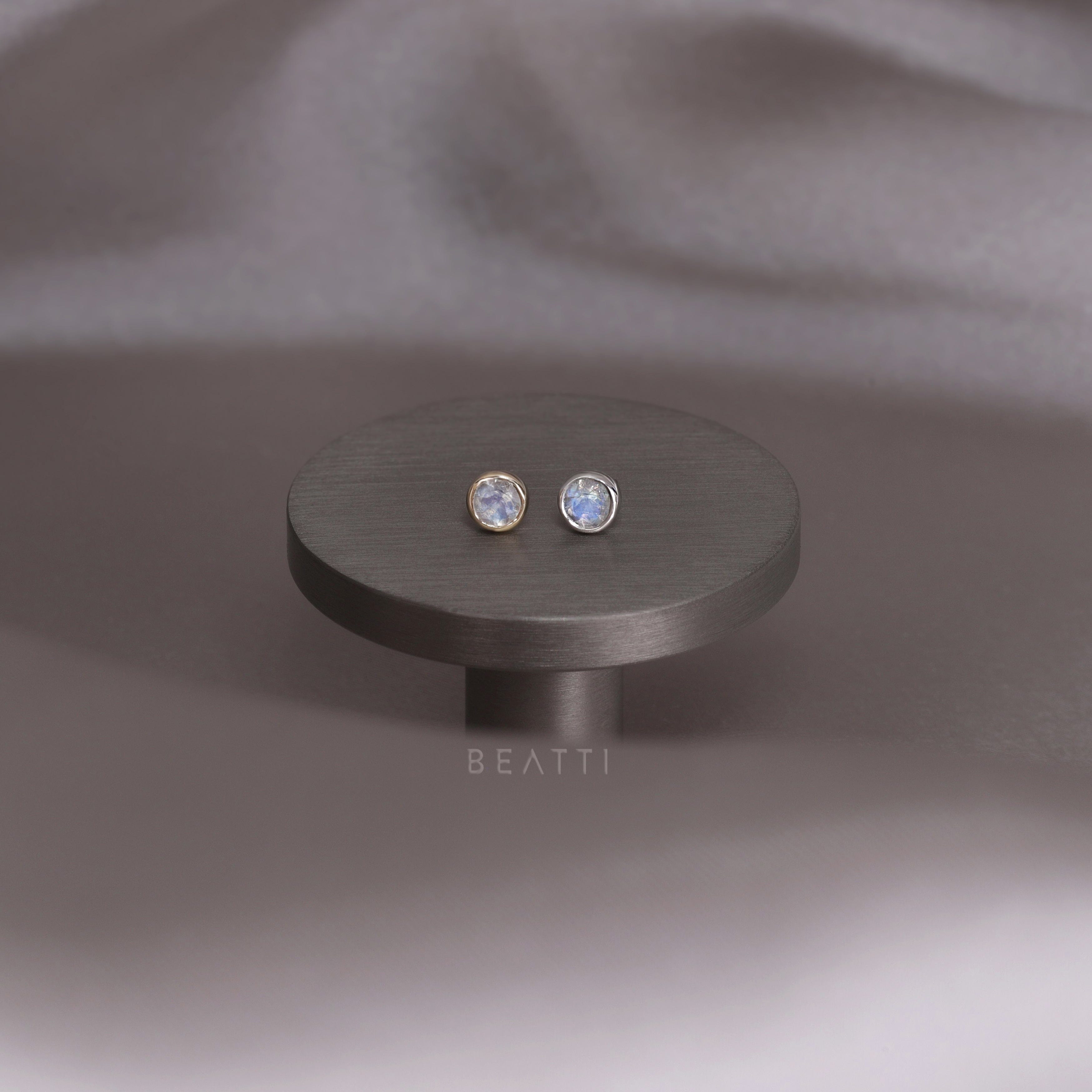 BEATTI Threadless Ends Hannah • Rainbow Moonstone Threadless Ends 925 Silver/Titanium Hannah • Rainbow Moonstone Threadless Ends 925 Silver/Titanium