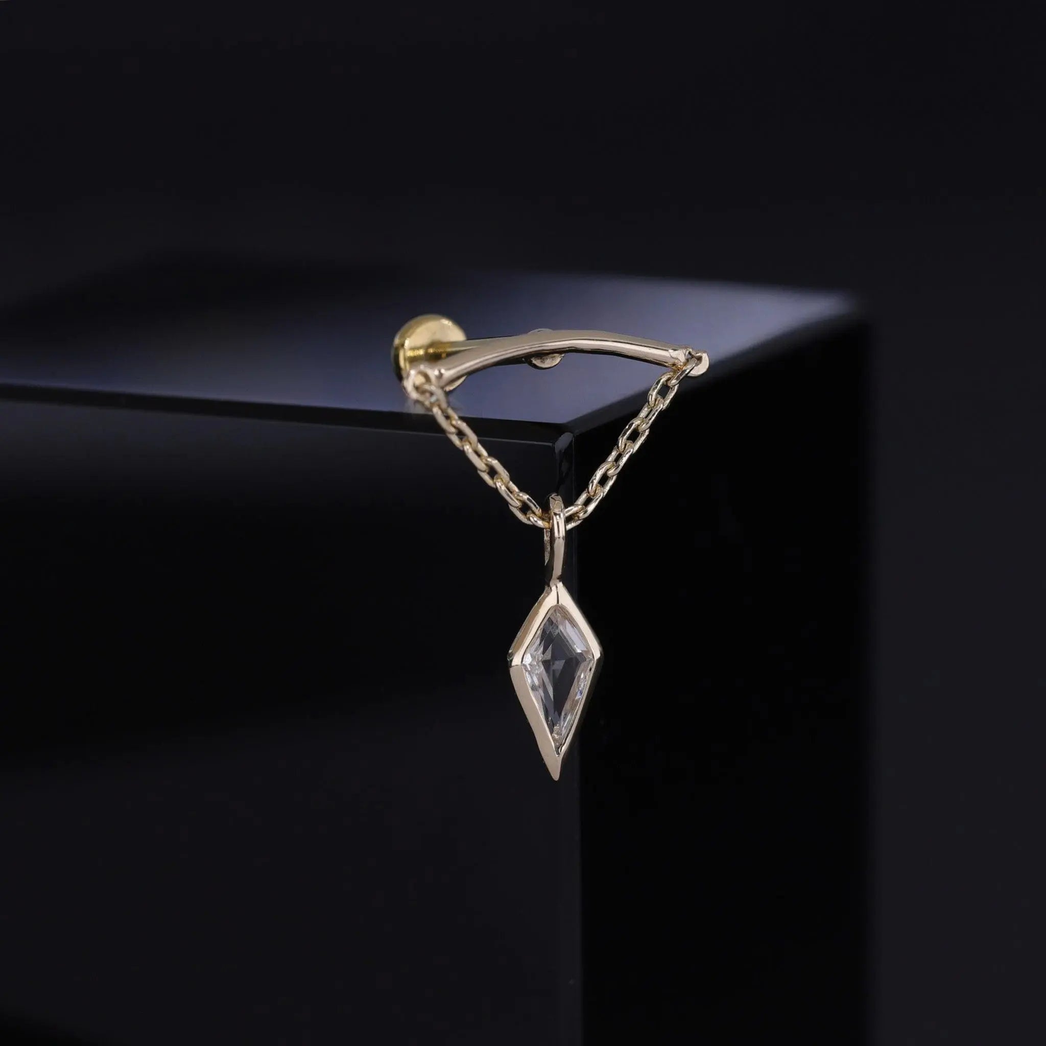 BEATTI Threadless Ends Kite White Topaz Vertical Helix Chain Threadless Stud Kite White Topaz Vertical Helix Chain Threadless Stud