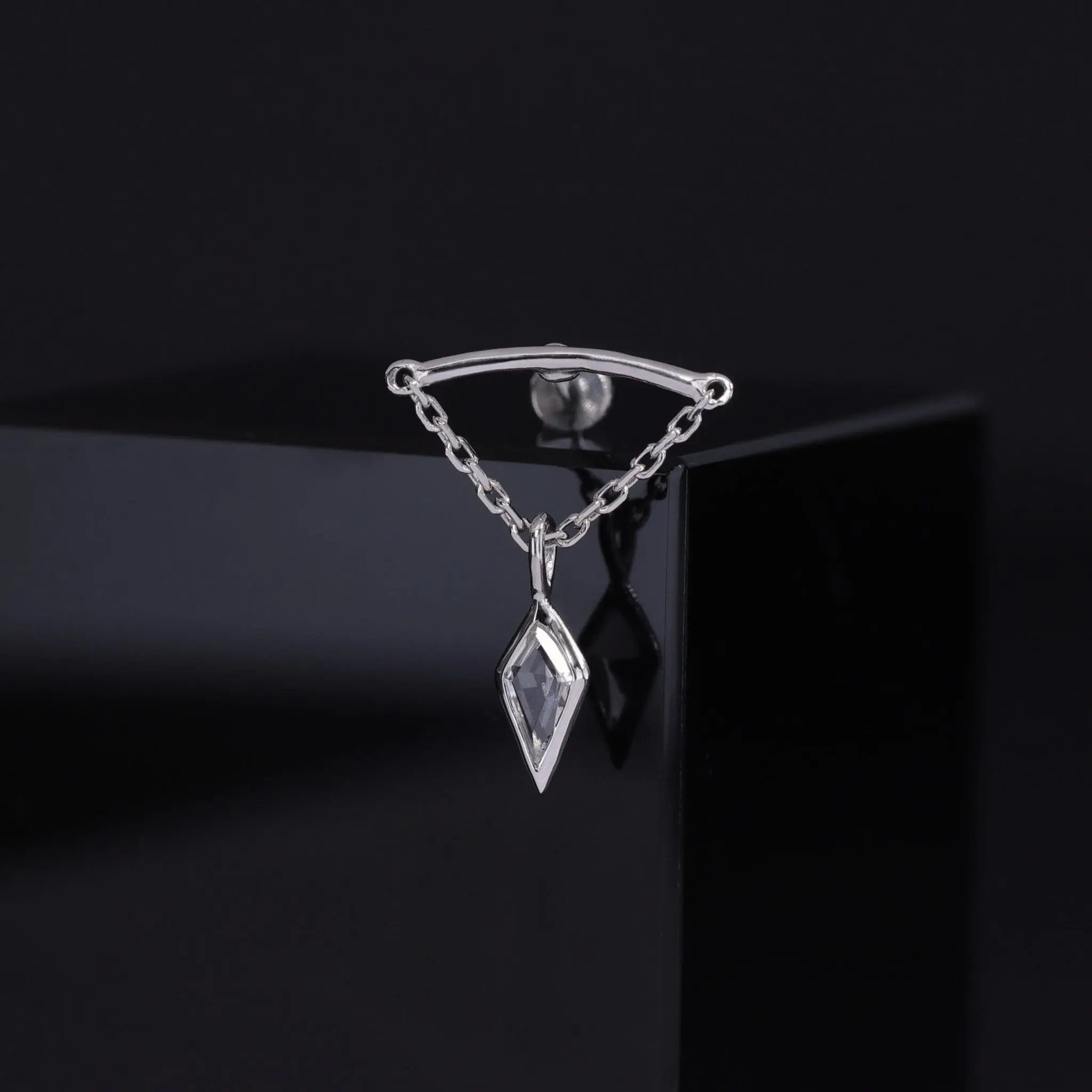 BEATTI Threadless Ends Kite White Topaz Vertical Helix Chain Threadless Stud Kite White Topaz Vertical Helix Chain Threadless Stud