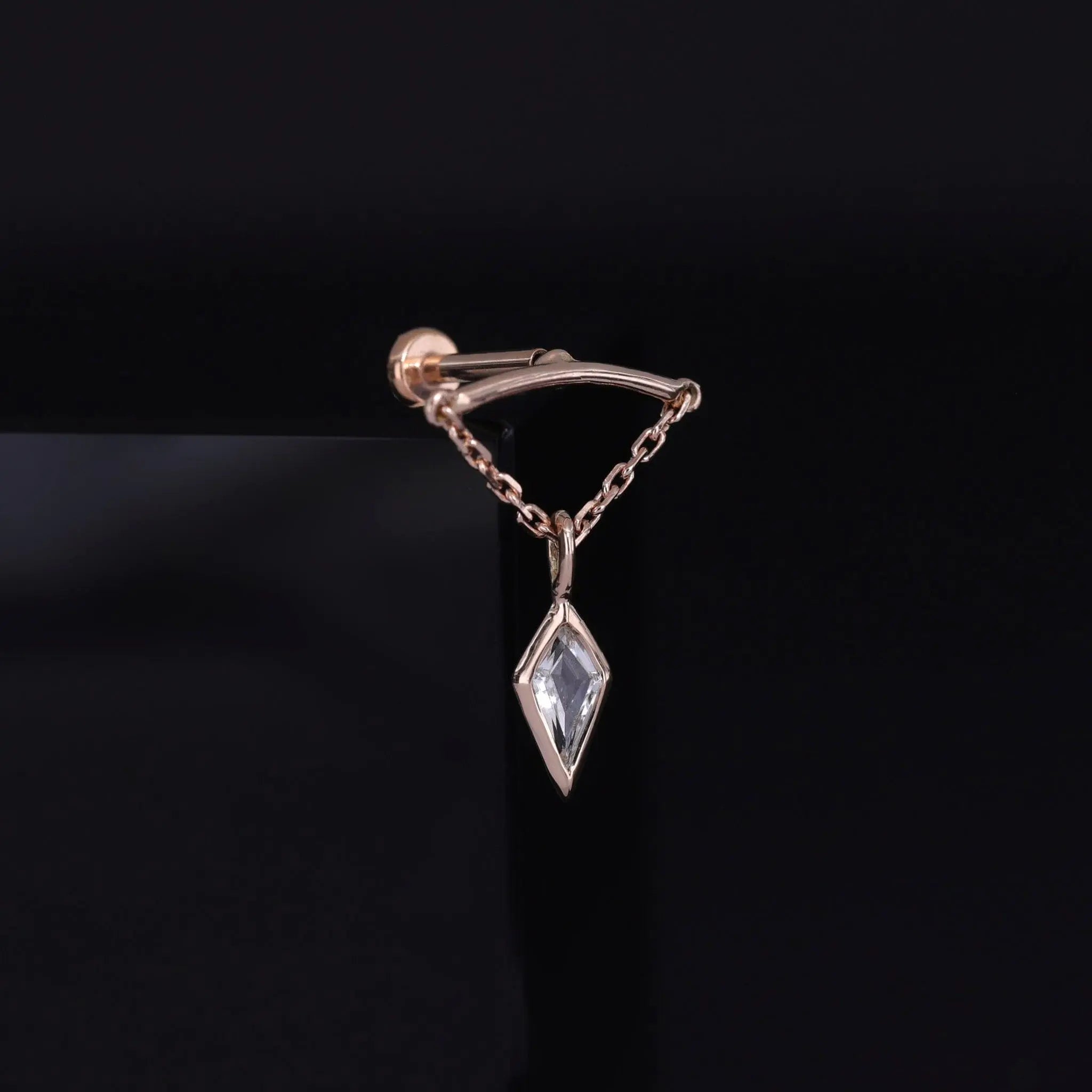 BEATTI Threadless Ends Kite White Topaz Vertical Helix Chain Threadless Stud Kite White Topaz Vertical Helix Chain Threadless Stud