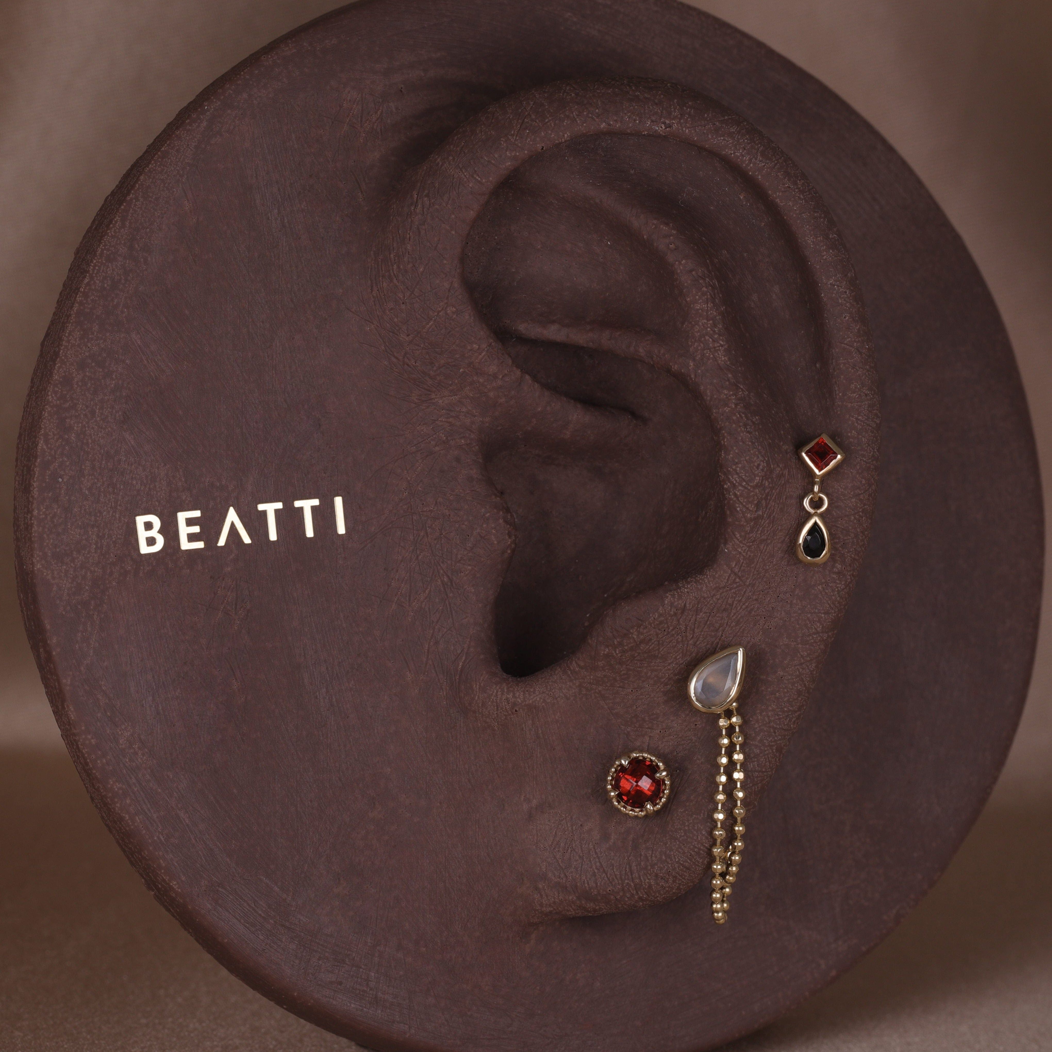 BEATTI Threadless Ends Gold / Garnet + Black Spinel Rena • Garnet & Black Spinel Threadless Ends BTPR036_G-SLB Rena • Garnet & Black Spinel Threadless Ends