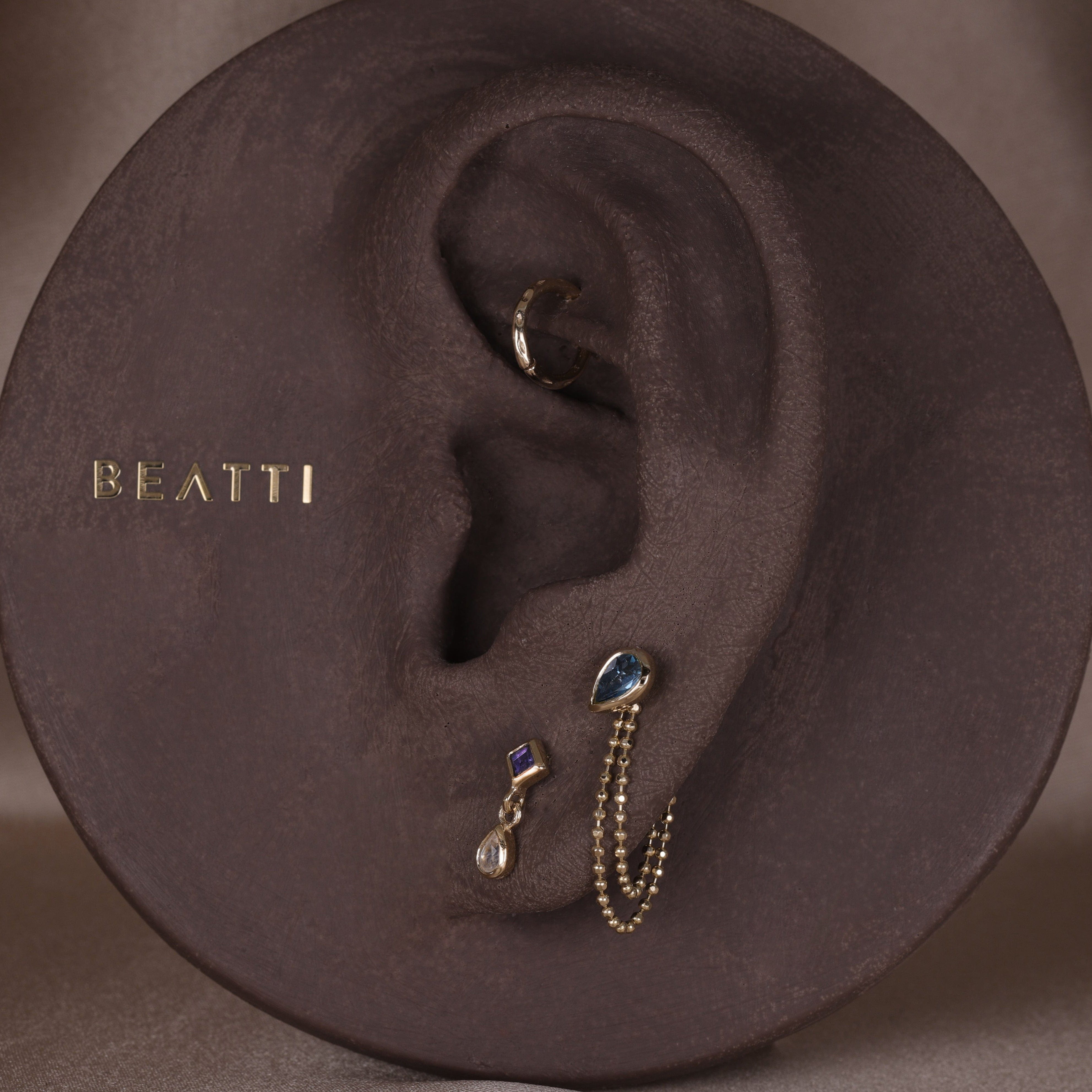 BEATTI Threadless Ends Rena • Iolite & Moonstone Threadless Ends Rena • Iolite & Moonstone Threadless Ends
