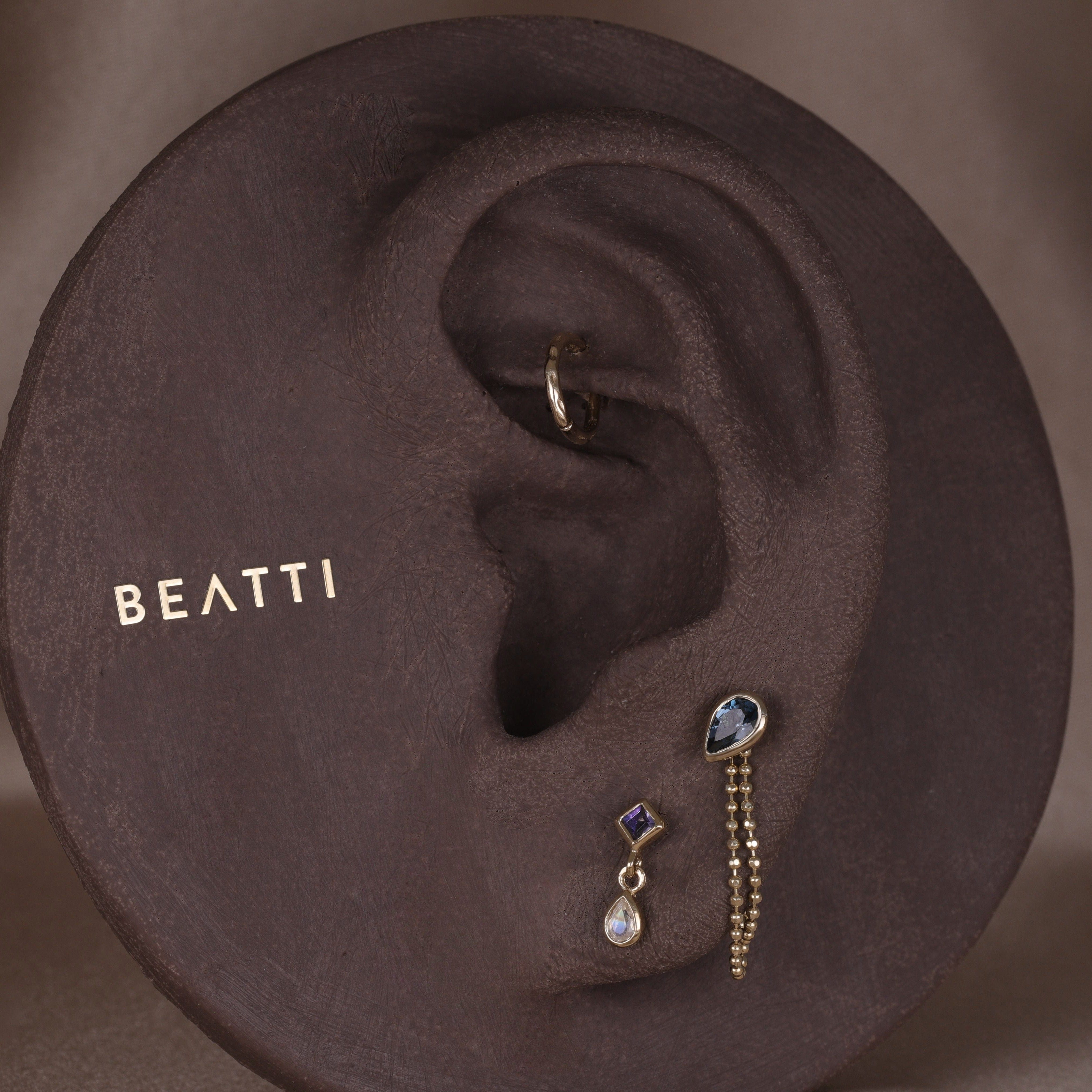 BEATTI Threadless Ends Rena • Iolite & Moonstone Threadless Ends Rena • Iolite & Moonstone Threadless Ends