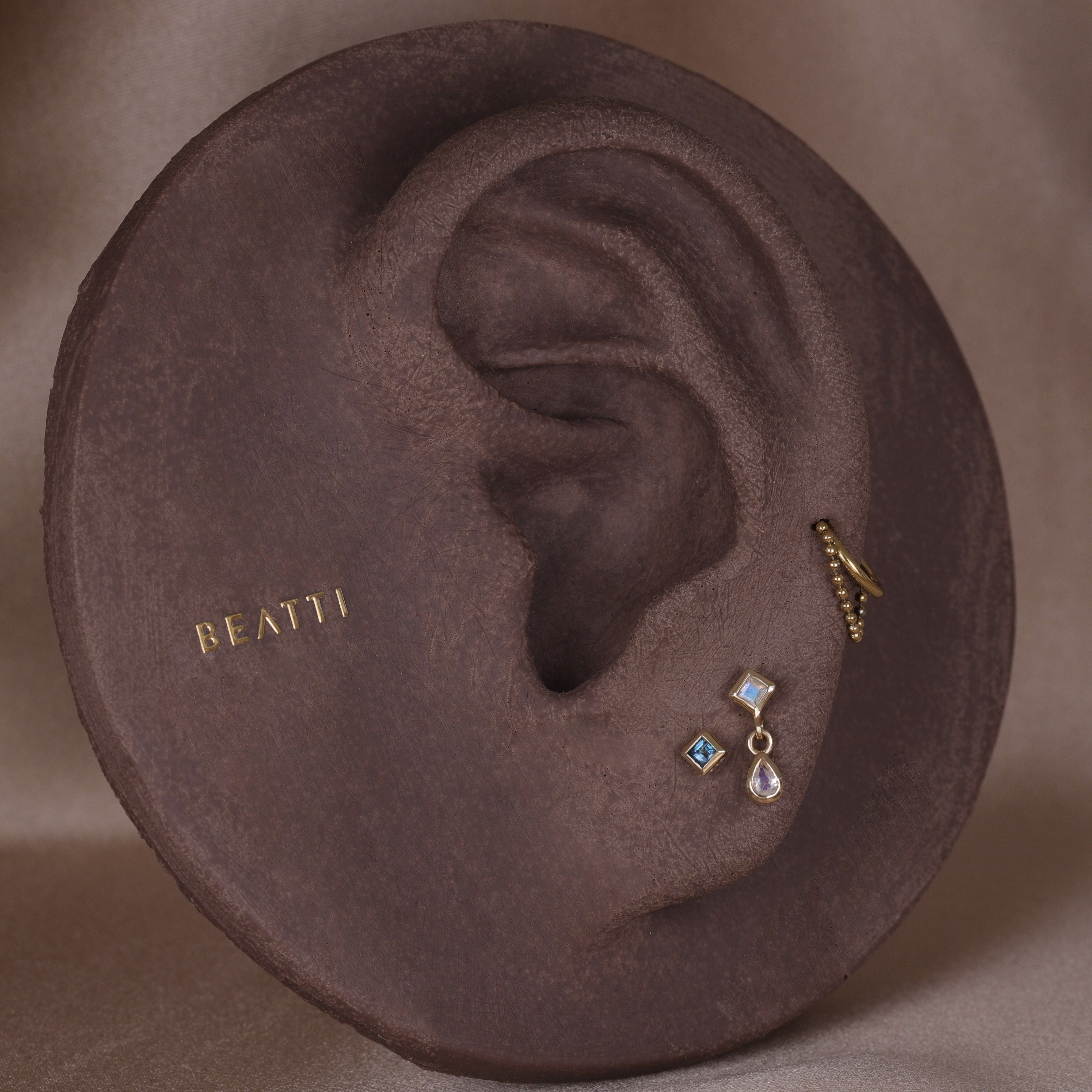 BEATTI Threadless Ends Rena • Labradorite & Moonstone Threadless Ends Rena • Labradorite & Moonstone Threadless Ends